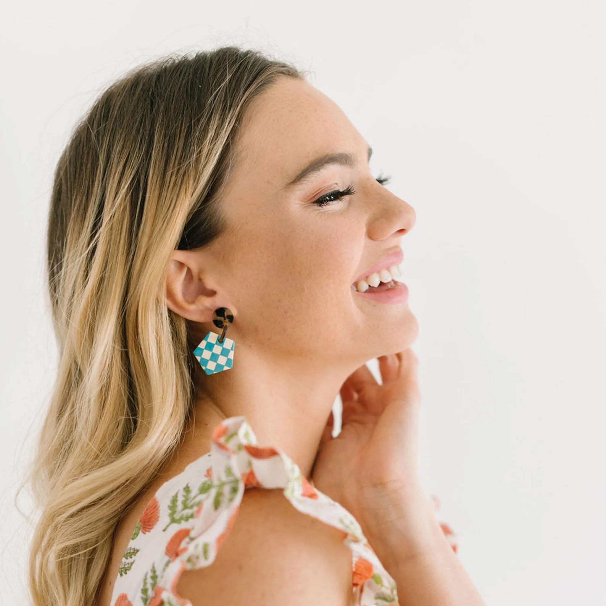 Small Checkered Anchor Earrings sold by Sunshine Tienda product image thumbnail 2