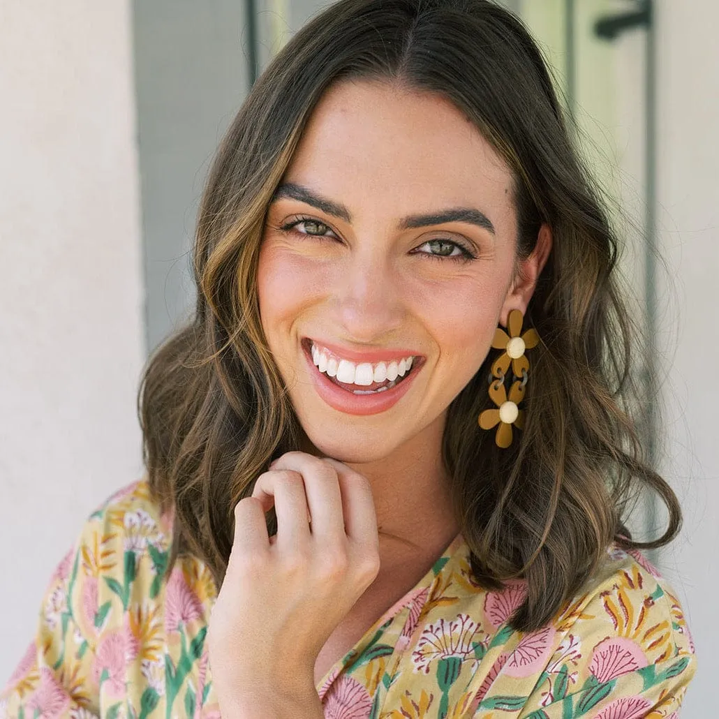 Stacked Tan Flower Earrings sold by Sunshine Tienda product image thumbnail 2