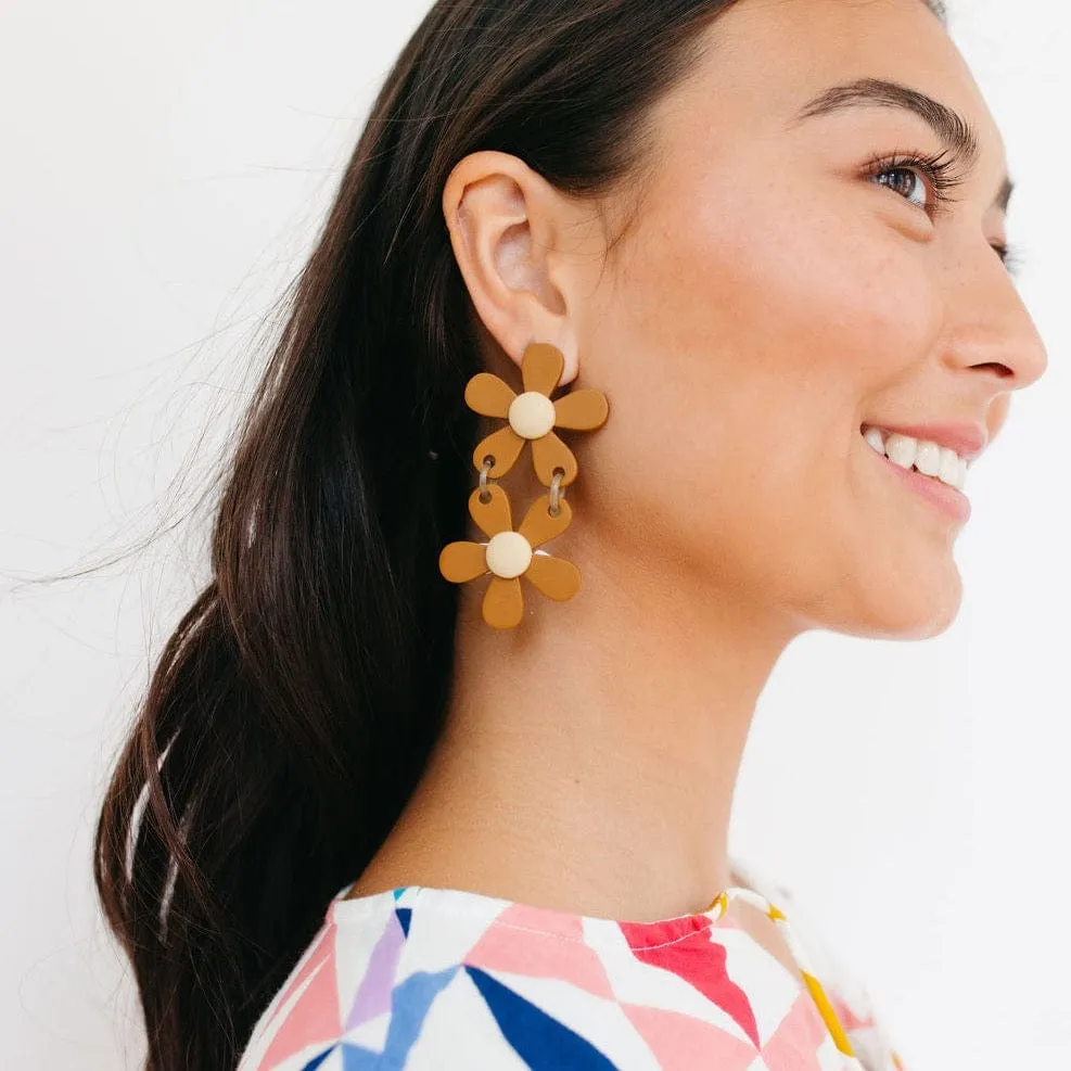 Stacked Tan Flower Earrings sold by Sunshine Tienda product image thumbnail 3