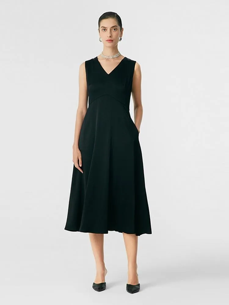 Black Triacetate Gathered Waist V-Neck Midi Dress sold by Goelia product image thumbnail 3