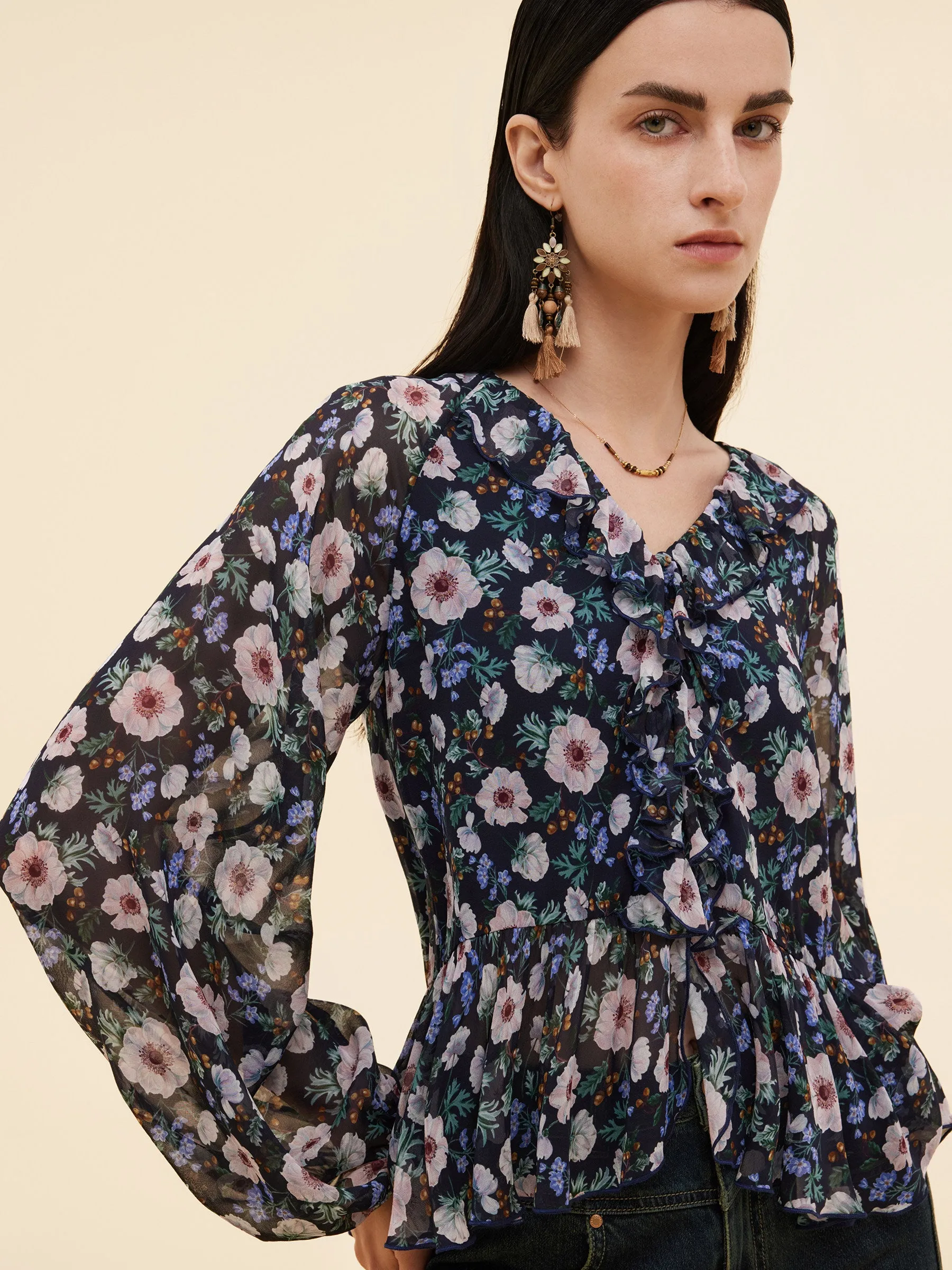 10MM Mulberry Silk Floral Print Women Ruffle V-Neck Blouse sold by Goelia product image thumbnail 5