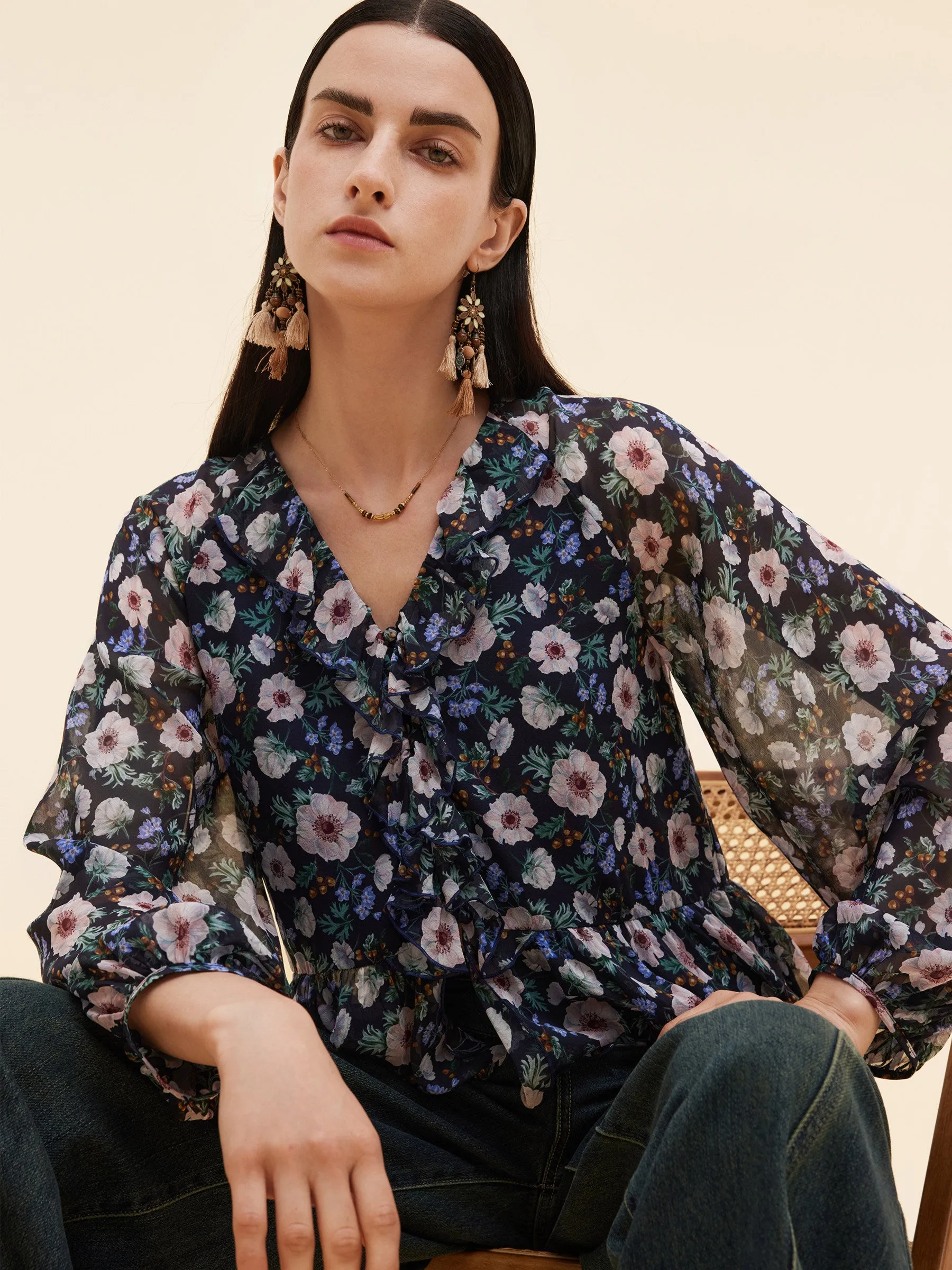 10MM Mulberry Silk Floral Print Women Ruffle V-Neck Blouse sold by Goelia product image thumbnail 4