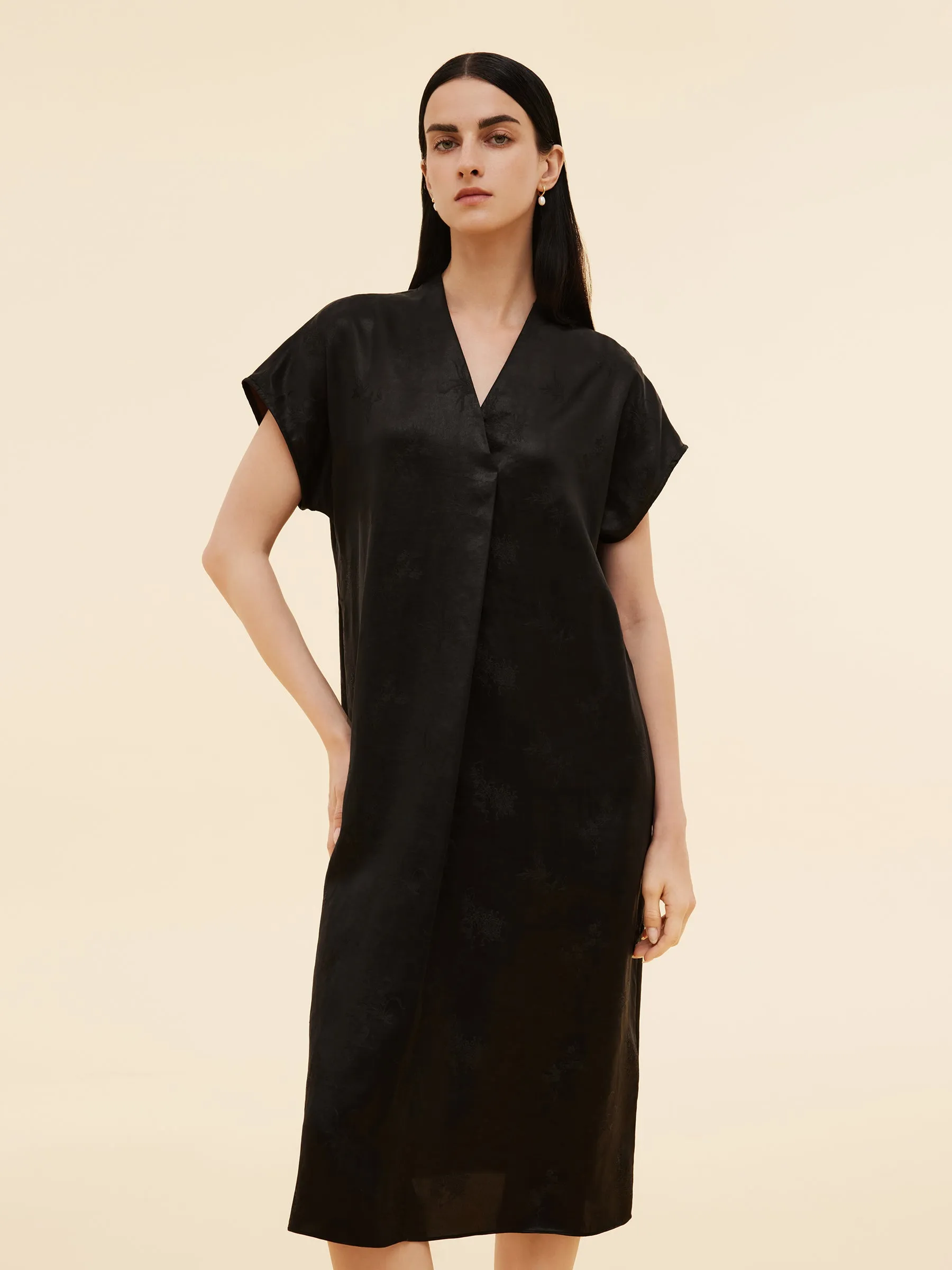 19MM Xiang Yun Silk V-Neck Women Midi Dress sold by Goelia product image thumbnail 5