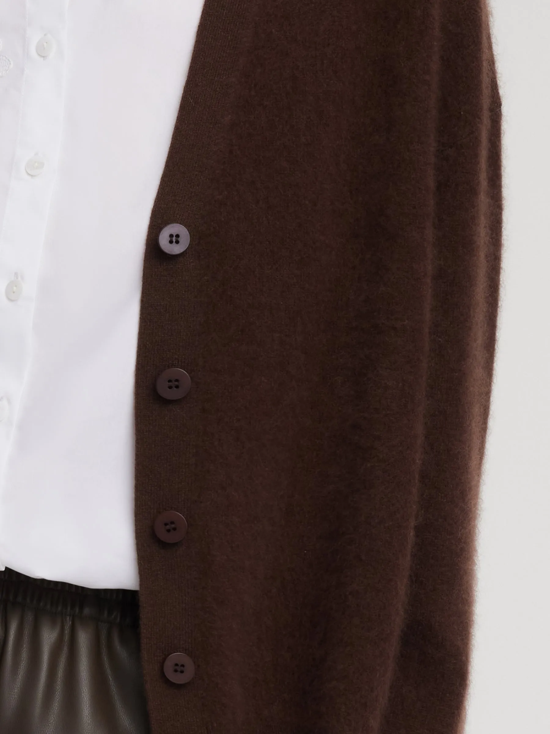 100% Brushed Wool V-Neck Women Cardigan sold by Goelia product image thumbnail 5