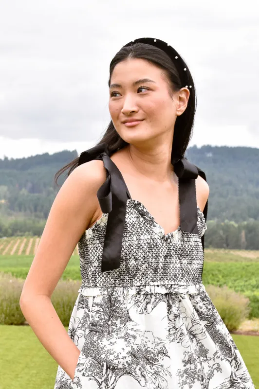 Black Velvet and Pearl Headband sold by Confête