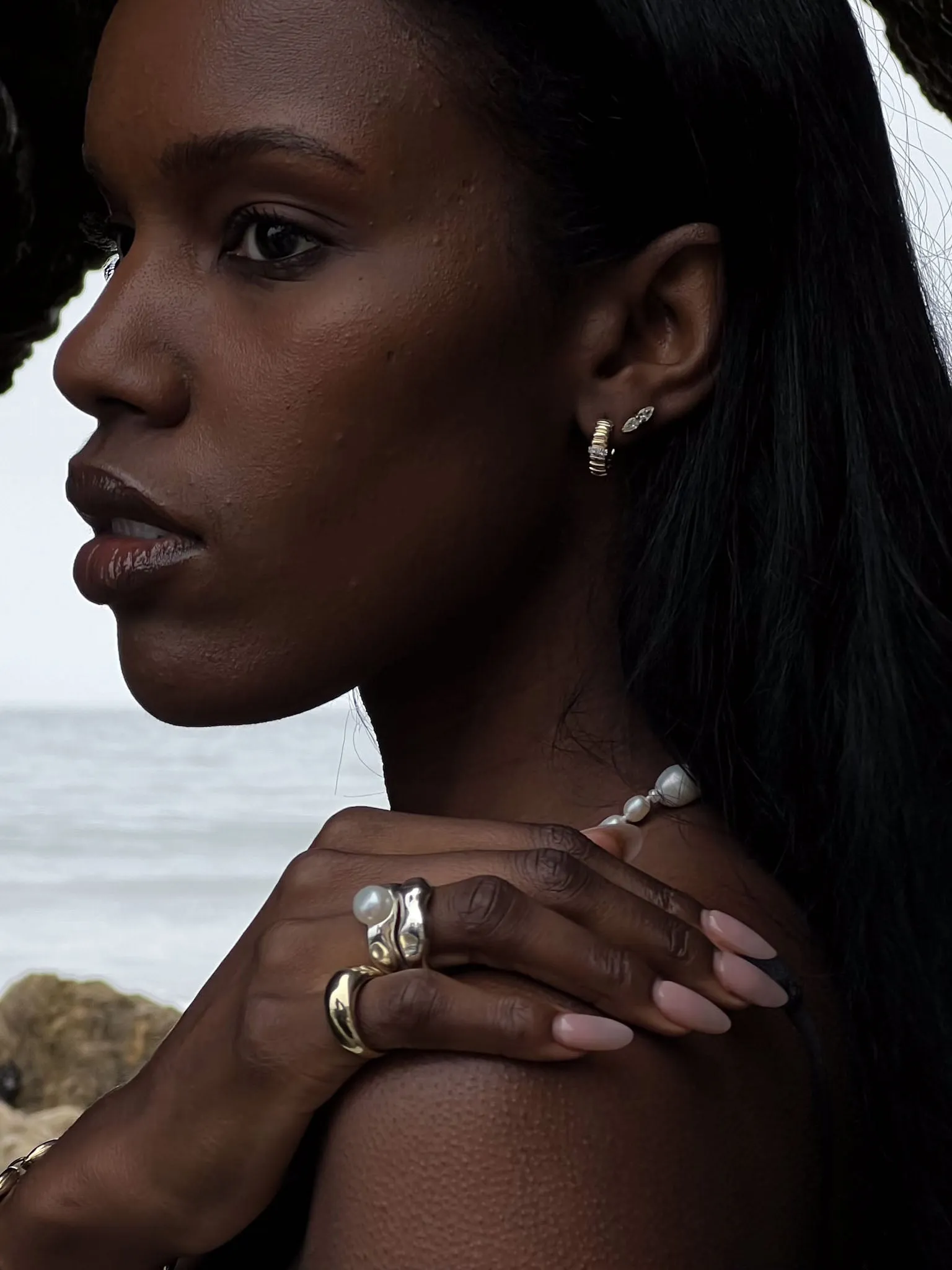 Solis Ribbed Three Diamond Hoop Earrings sold by Kinn product image thumbnail 4