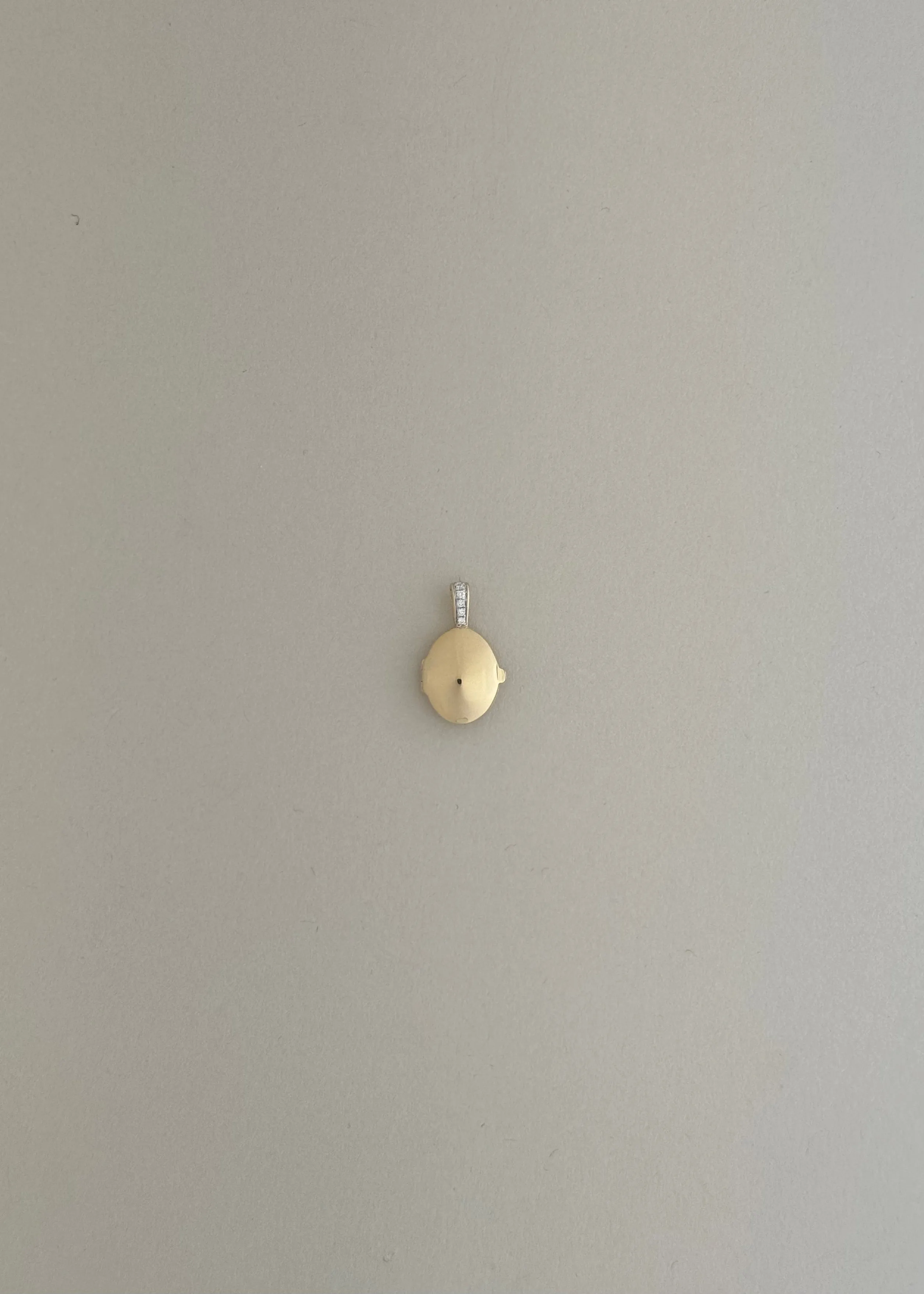 Archive Maison Oval Locket II (10K) sold by Kinn