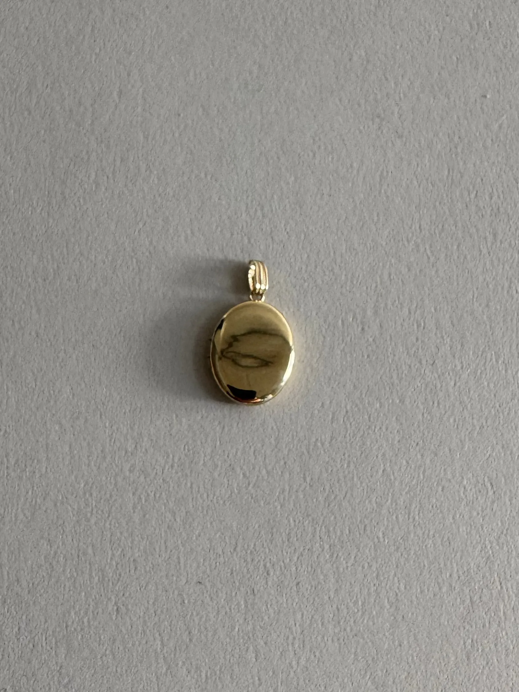 Archive Maison Oval Locket 14k sold by Kinn product image thumbnail 4