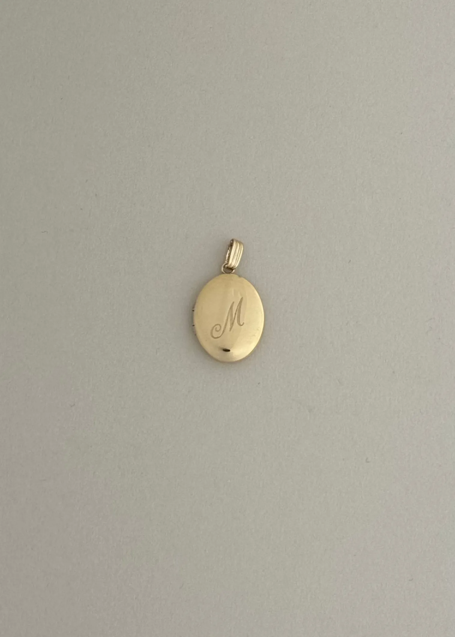 Archive Maison Oval Locket 14k sold by Kinn product image thumbnail 2