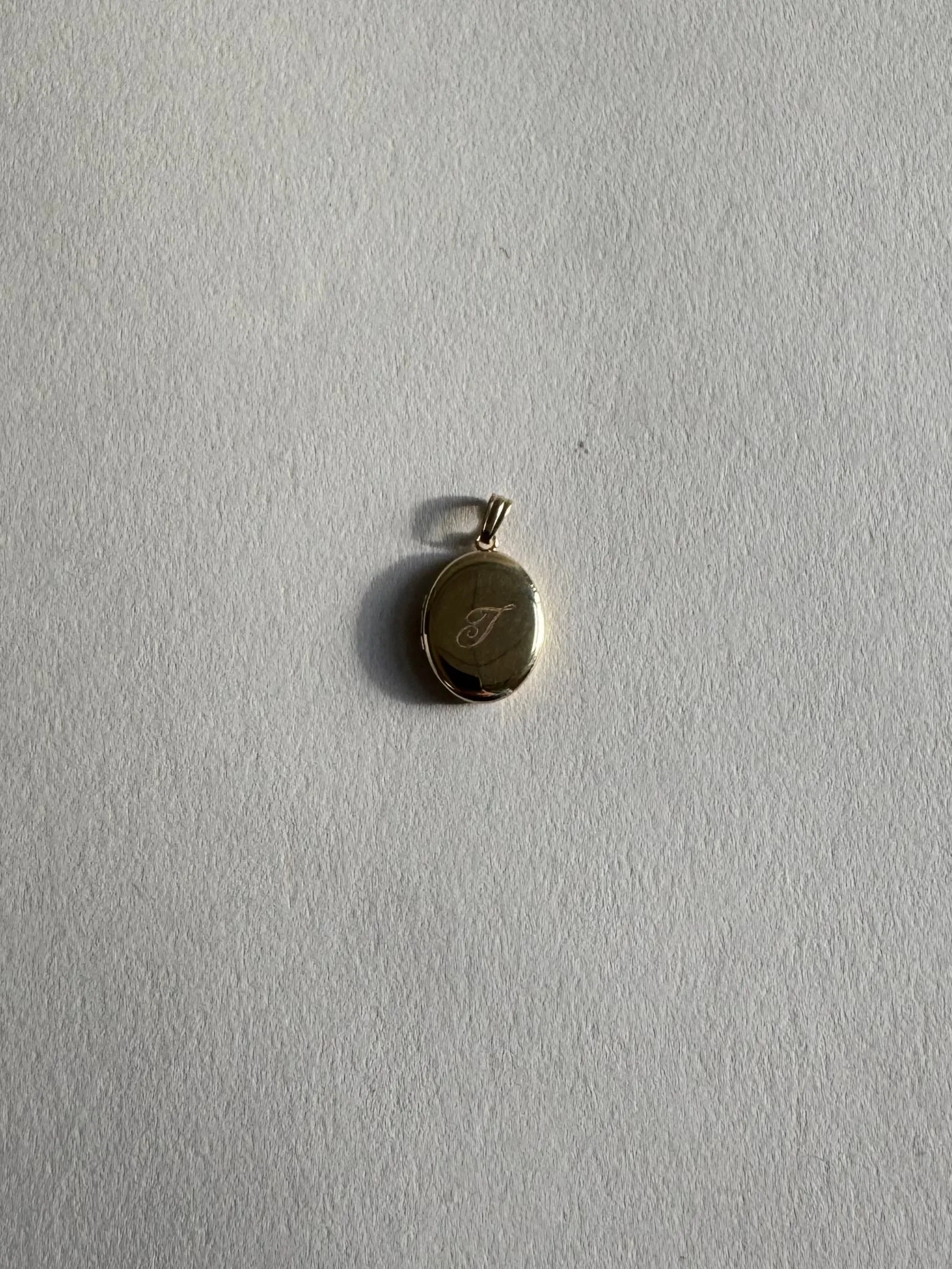 Archive Maison Oval Locket 14k sold by Kinn product image thumbnail 3