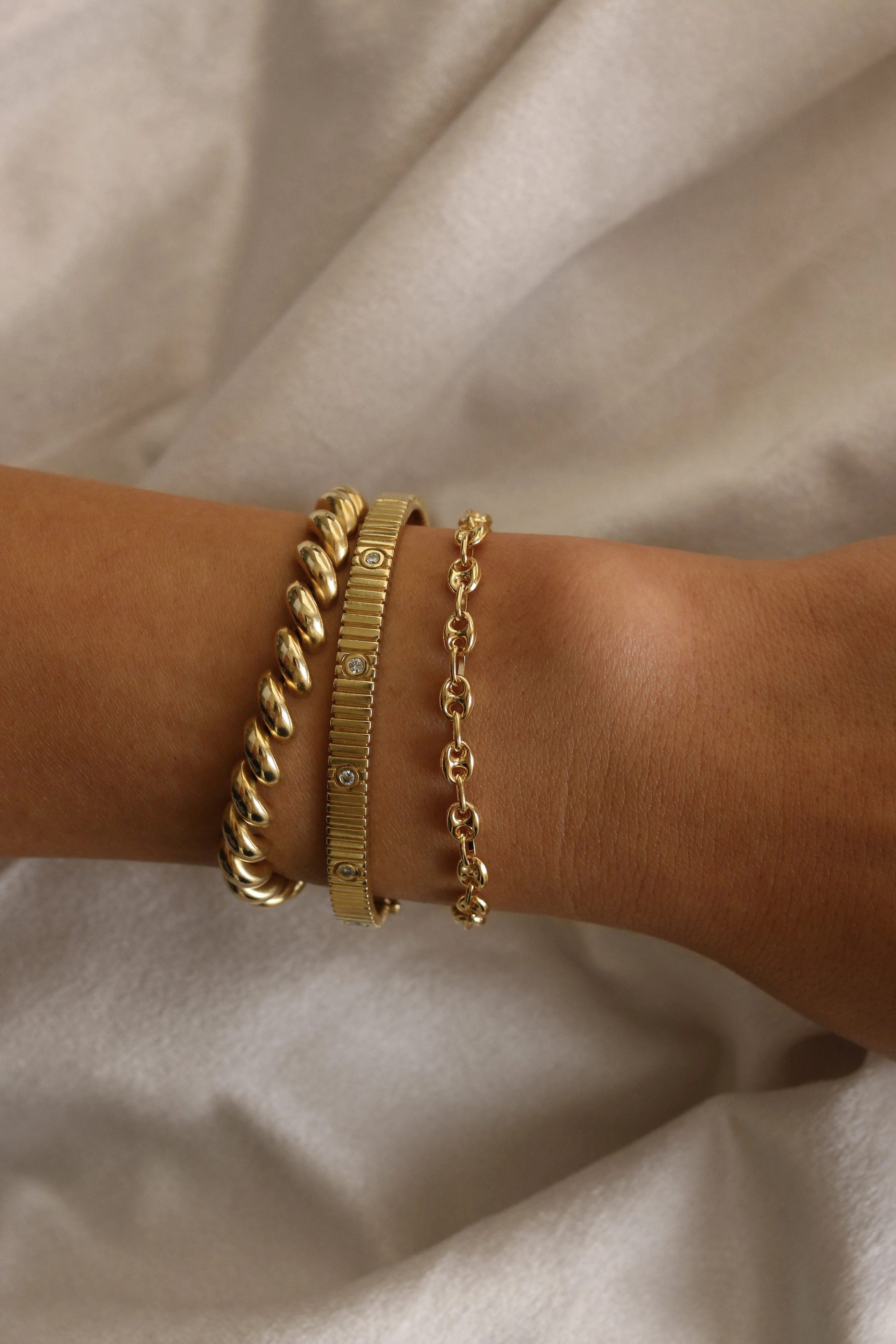 Petite Puffed Mariner Chain Bracelet Gold sold by Kinn product image thumbnail 2