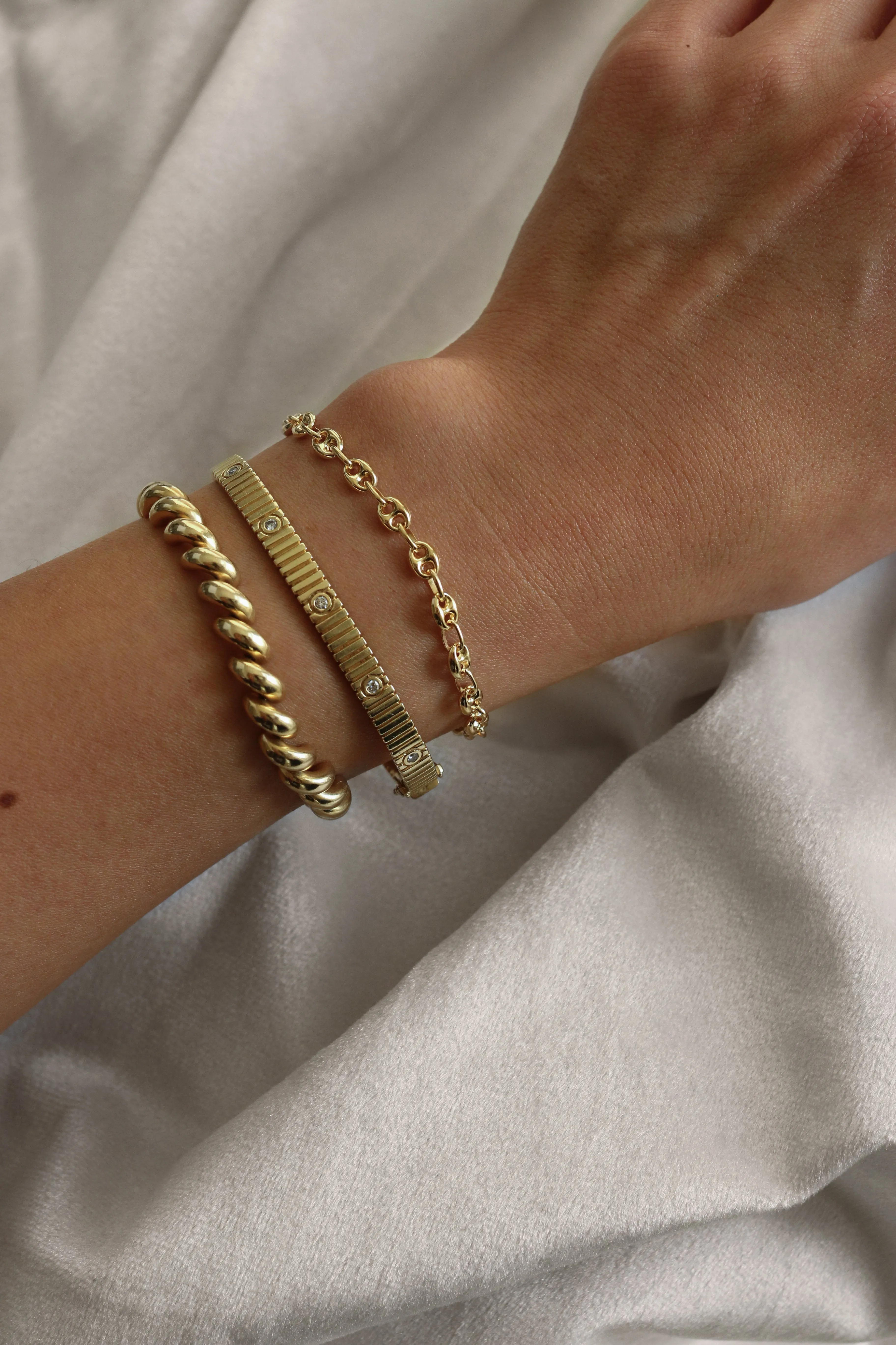 Petite Puffed Mariner Chain Bracelet Gold sold by Kinn product image thumbnail 3