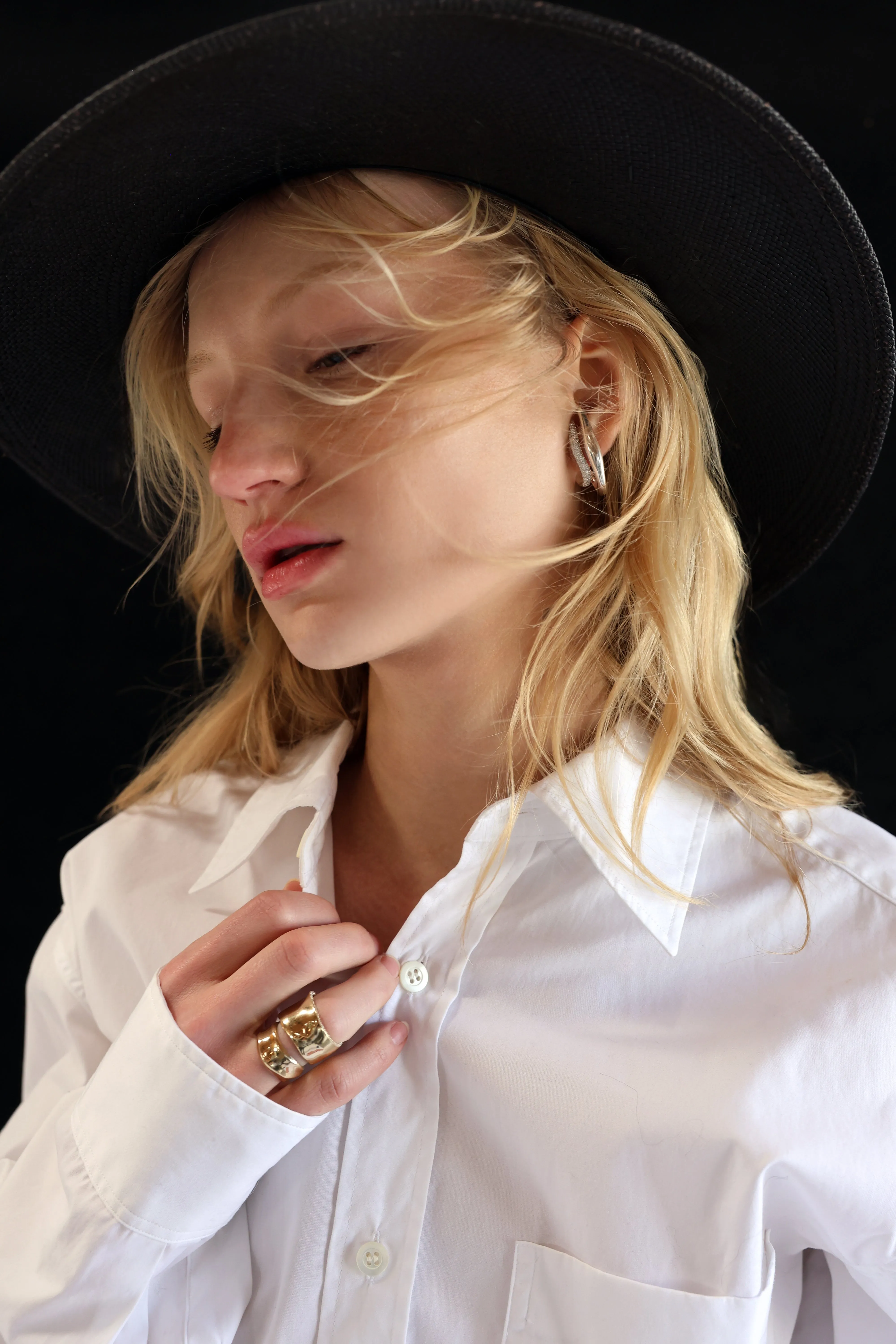 Mira Sculptural Cigar Band Ring Diamond Gold sold by Kinn product image thumbnail 2