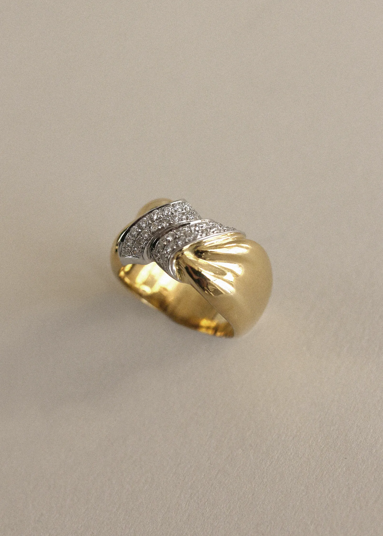 Vintage Pavé Twist 18k Diamond Ring sold by Kinn product image thumbnail 3