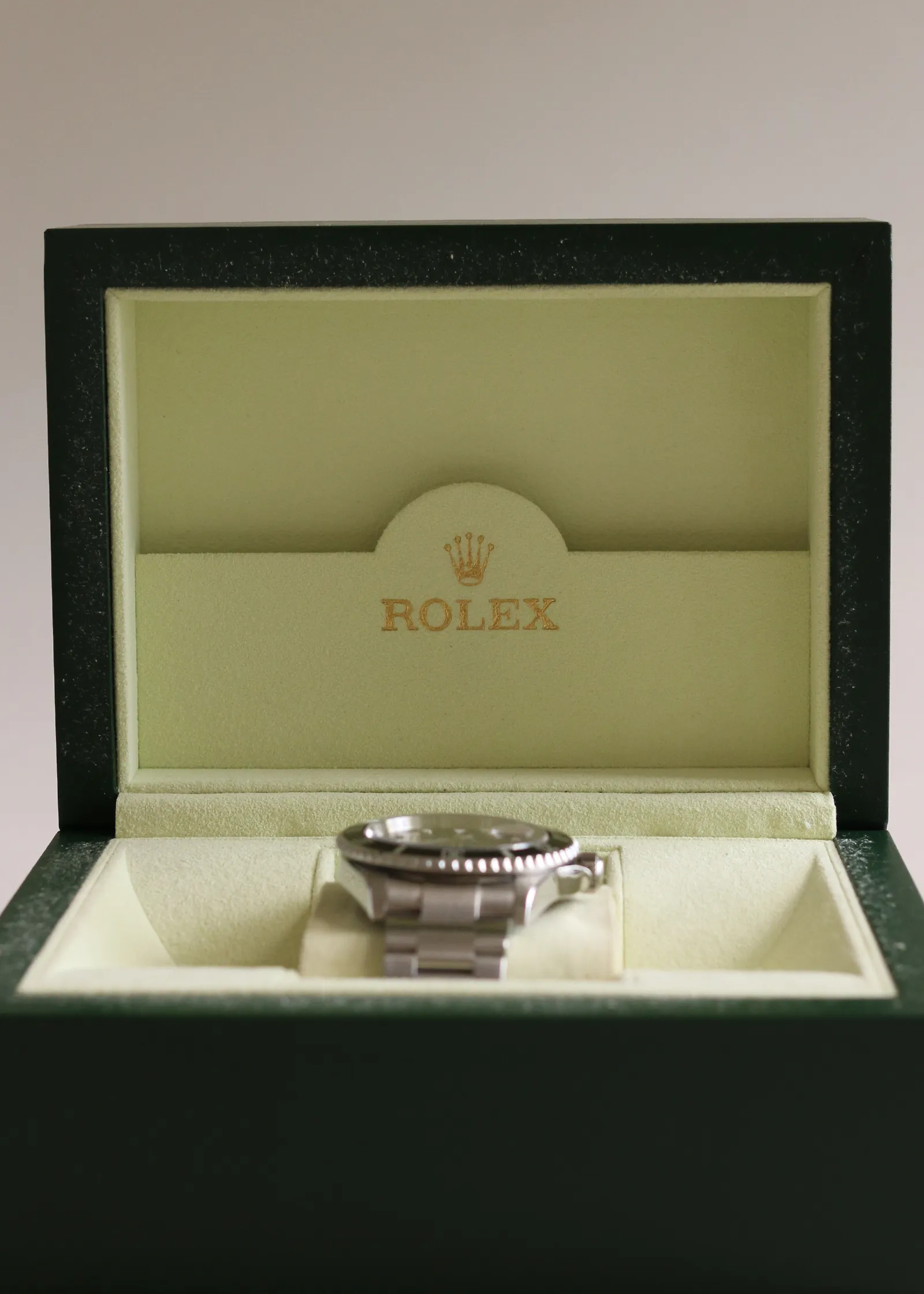 Rolex Submariner Date 16610 Engraved Rehaut sold by Kinn product image thumbnail 4