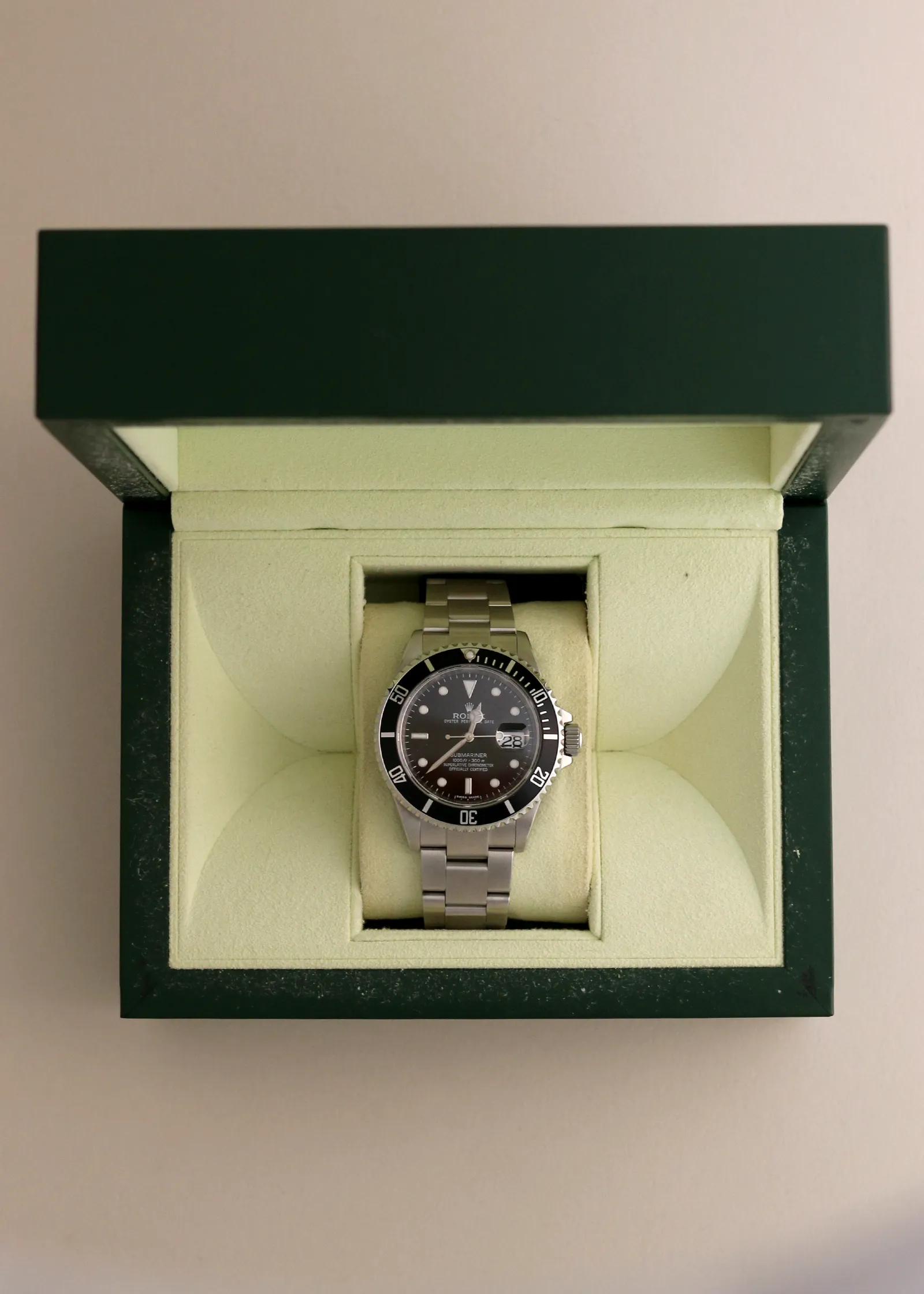 Rolex Submariner Date 16610 Engraved Rehaut sold by Kinn product image thumbnail 2