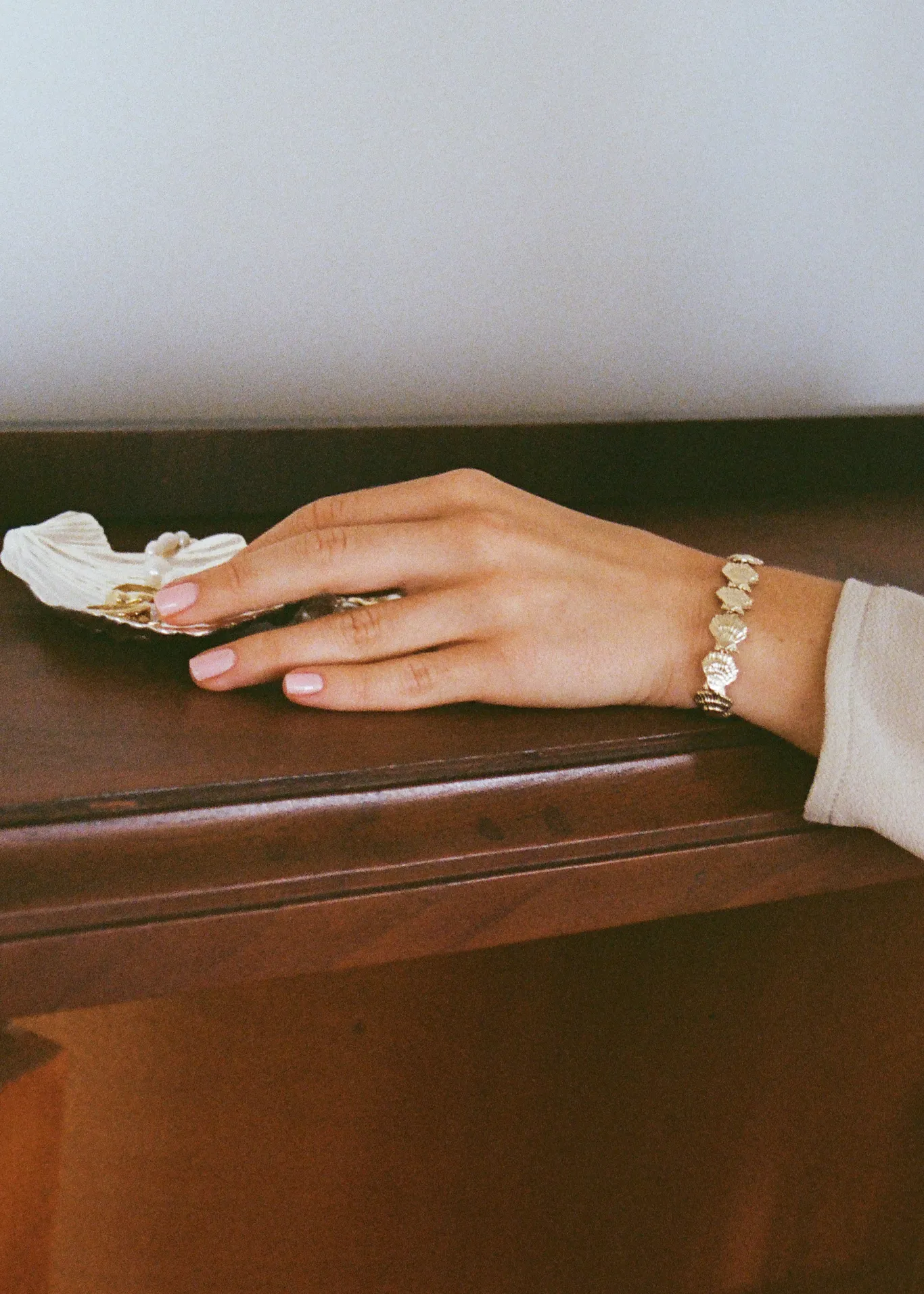 Eternity Shell Bracelet Gold sold by Kinn product image thumbnail 4