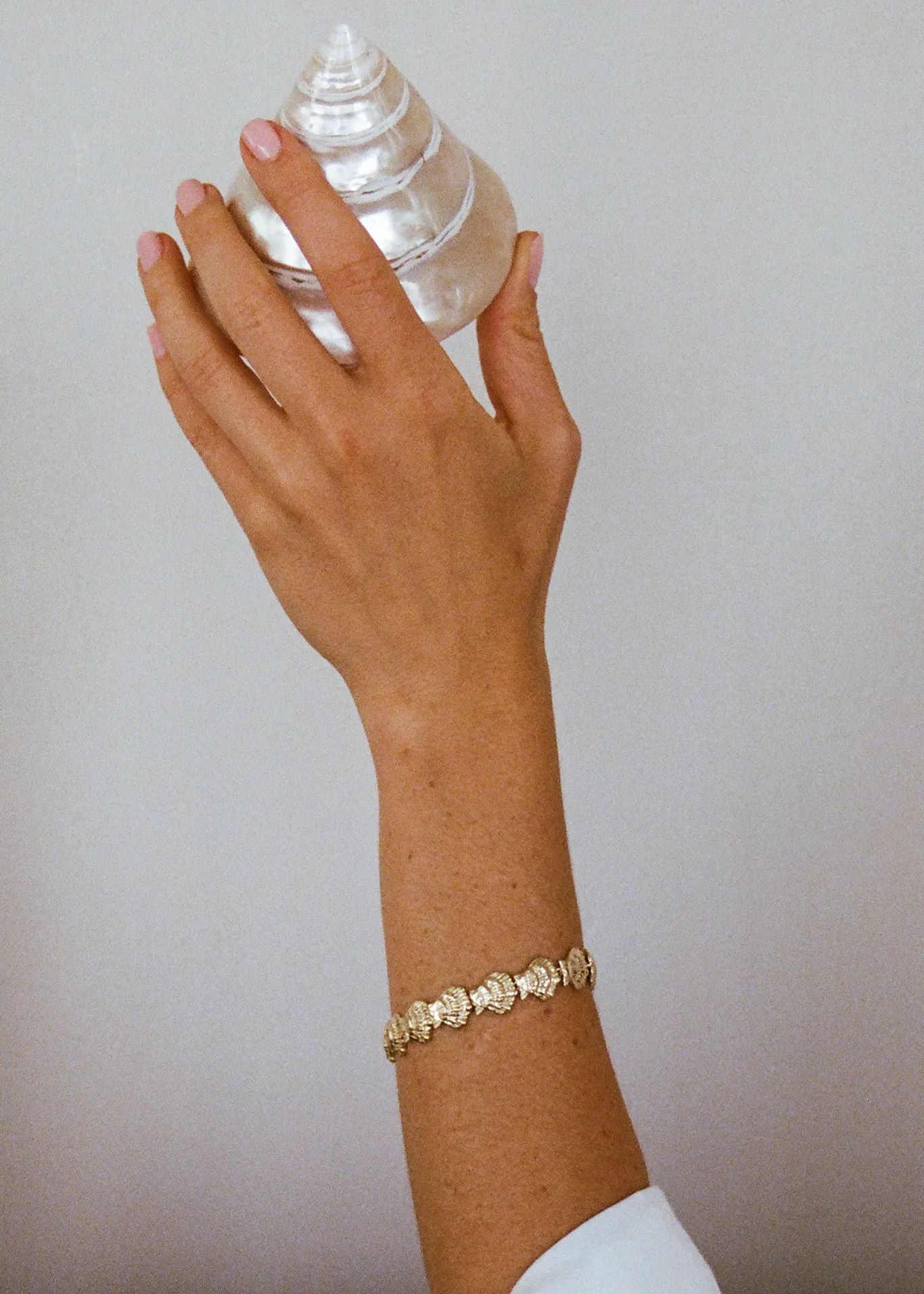 Eternity Shell Bracelet Gold sold by Kinn product image thumbnail 2