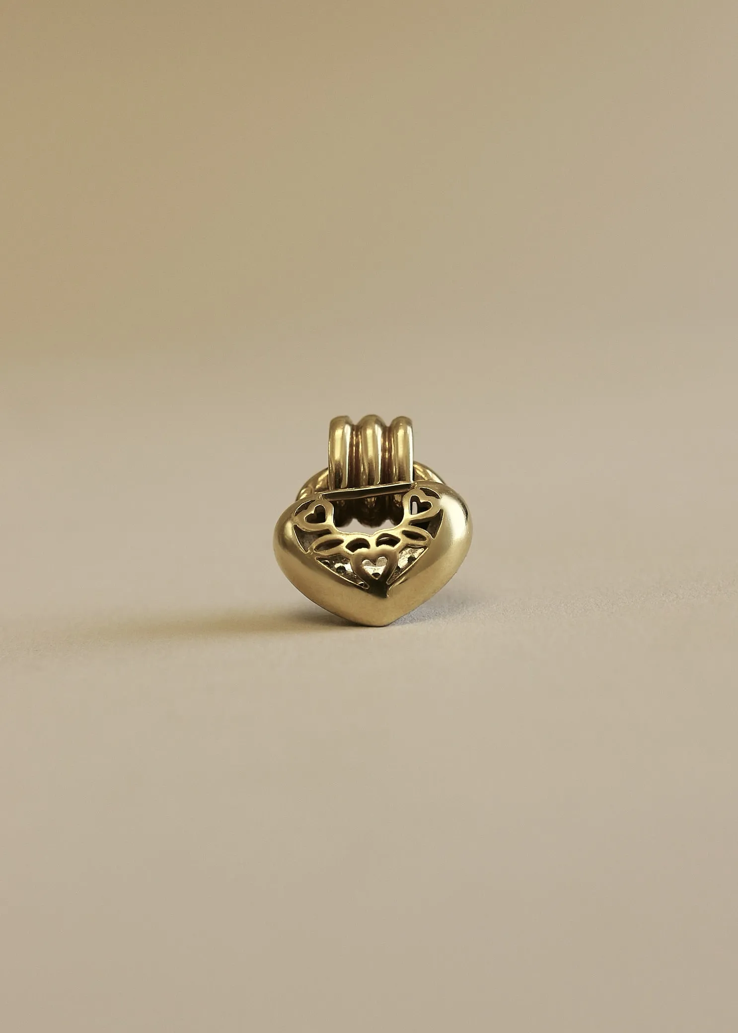 Vintage Heart Bold Pavé Pendant 18K sold by Kinn product image thumbnail 2