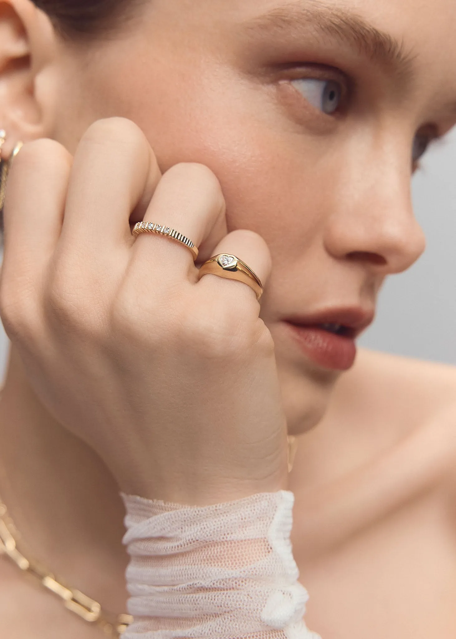 Solis Ribbed Five Diamond Ring sold by Kinn product image thumbnail 4