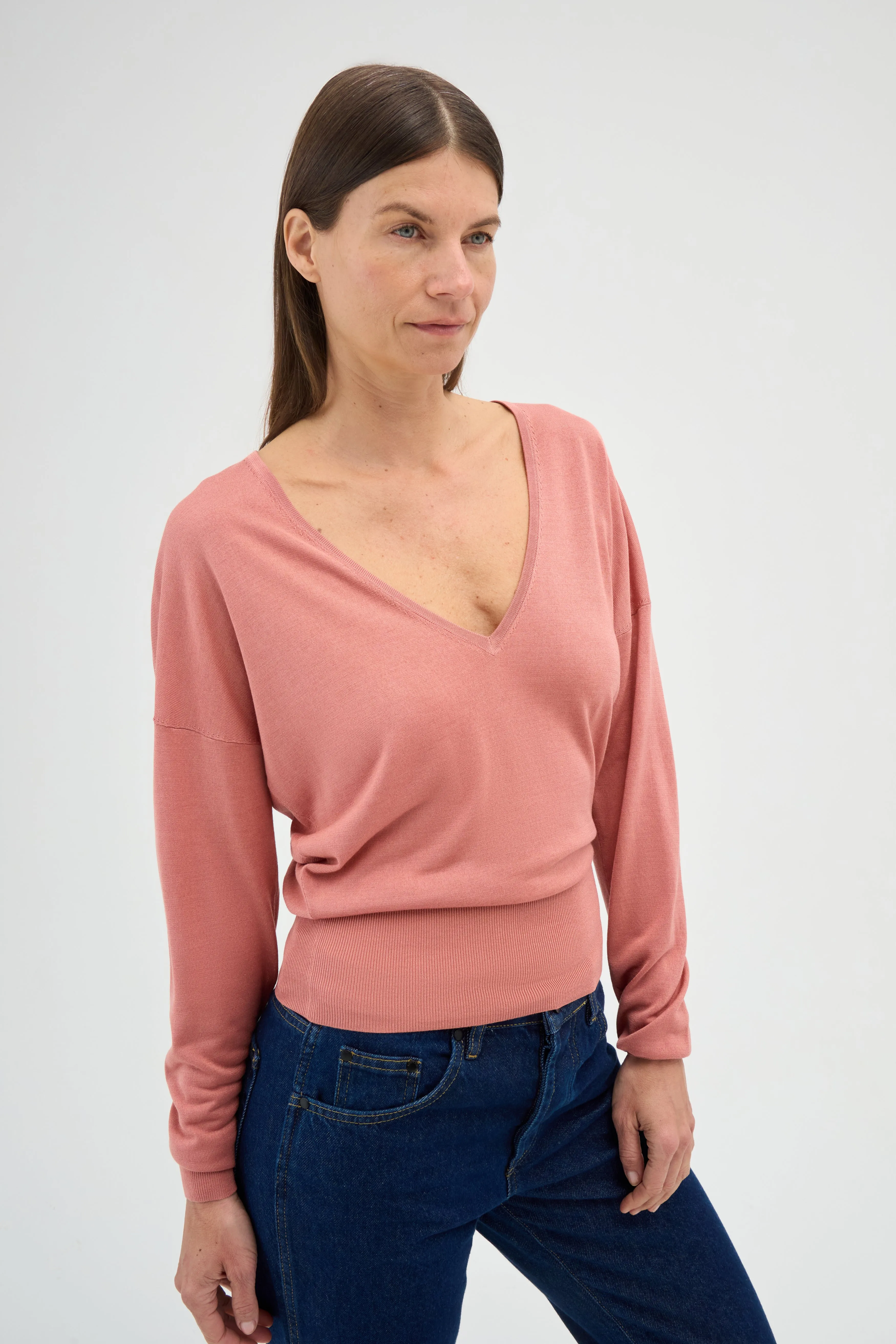 SILK CASHMERE V-NECK SWEATER sold by RENGGLI