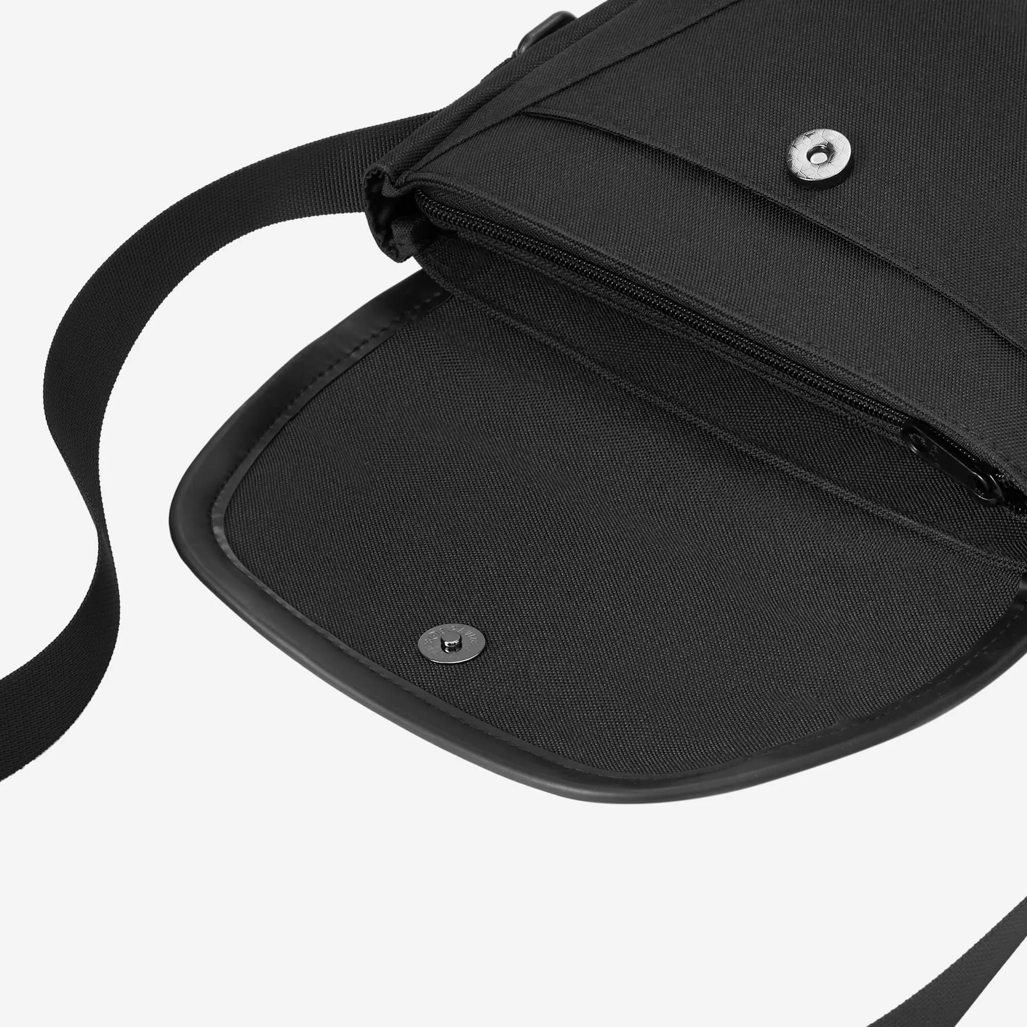 Young Cross Shuttle | Recycled Tire sold by MaH product image thumbnail 5