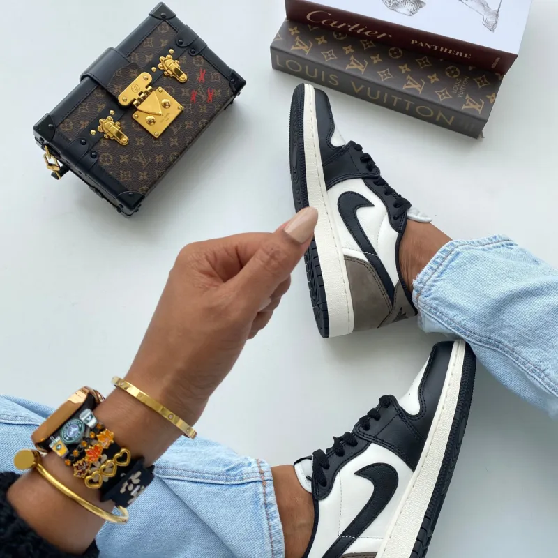 Can You 🐝🍂 It’s Fall Nude & Black Daisy sold by Strawberry Avocados