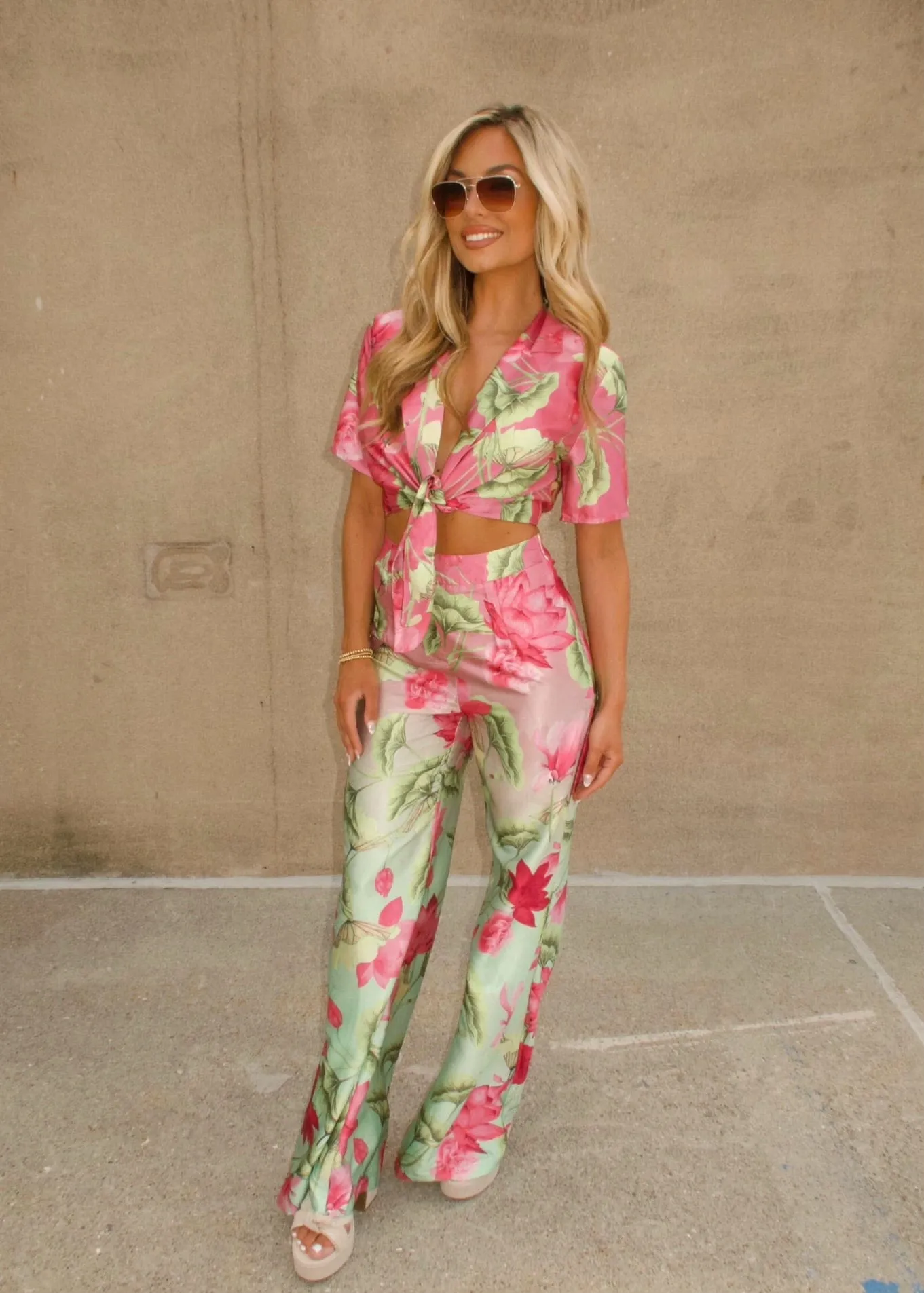 Hibiscus Drinks Top sold by LANE 201 product image thumbnail 4