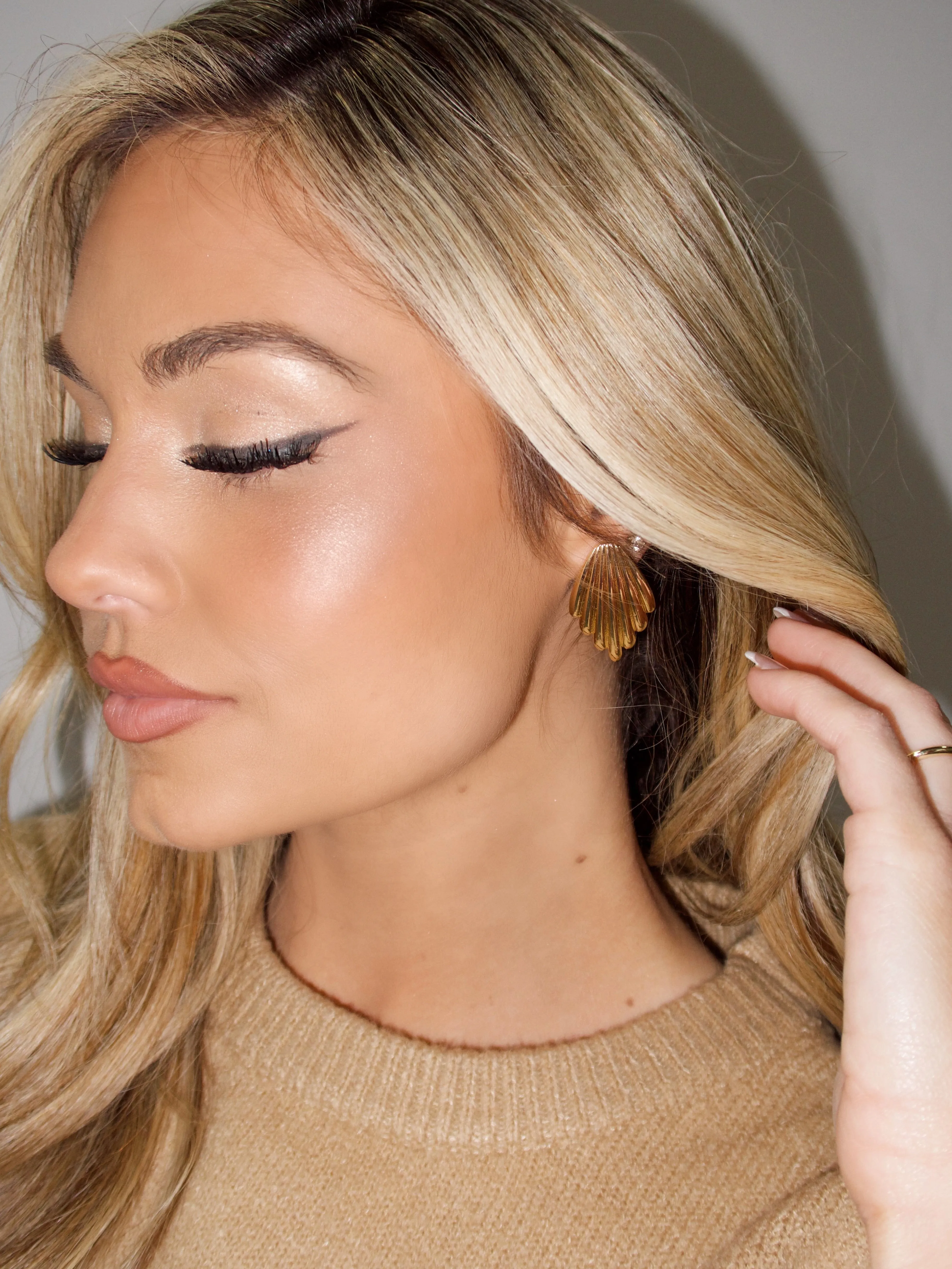 Sea Shell Earring sold by LANE 201