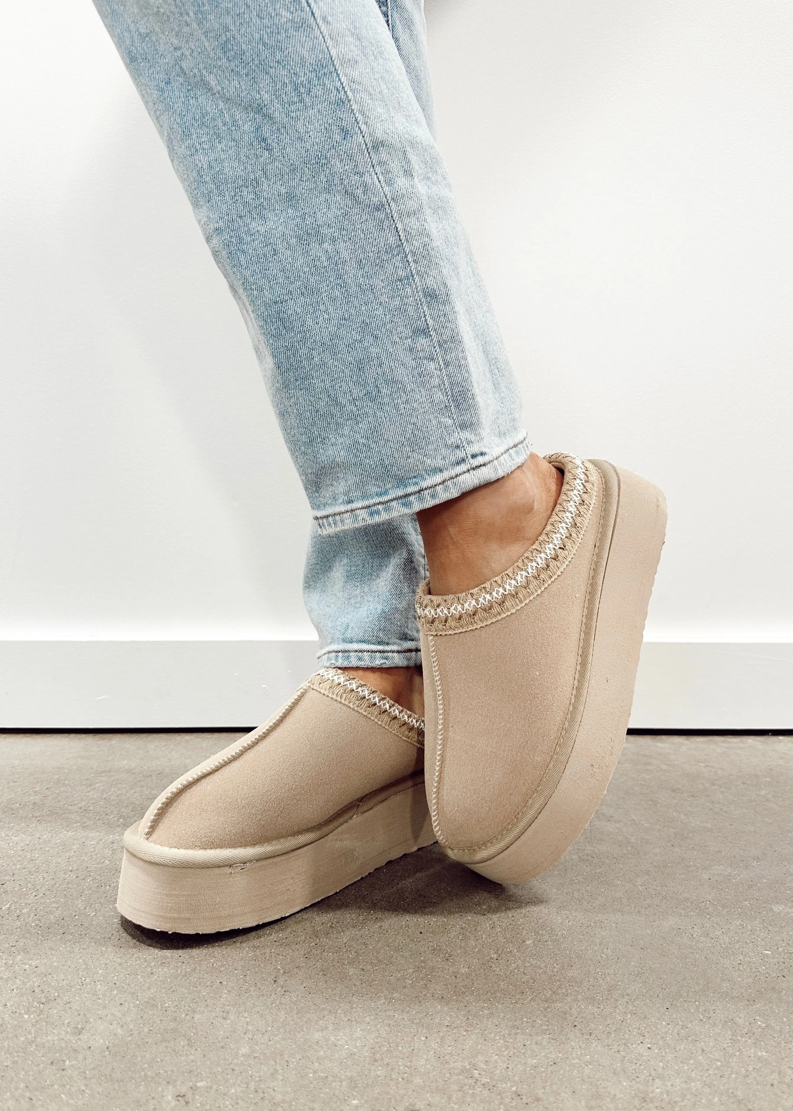 Jazmin Platform Slipper sold by LANE 201 product image thumbnail 4