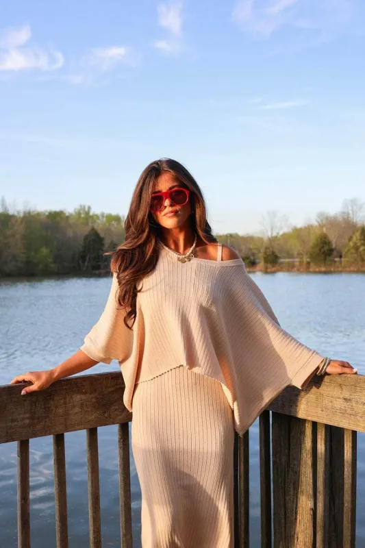 Minimal Mood Top sold by LANE 201