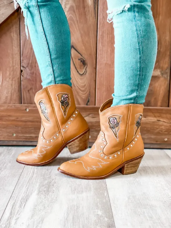 WS Blanca Cowgirl Boot sold by Mahiya