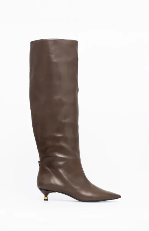 LISA CRISTAL GRAY sold by Vanda Novak