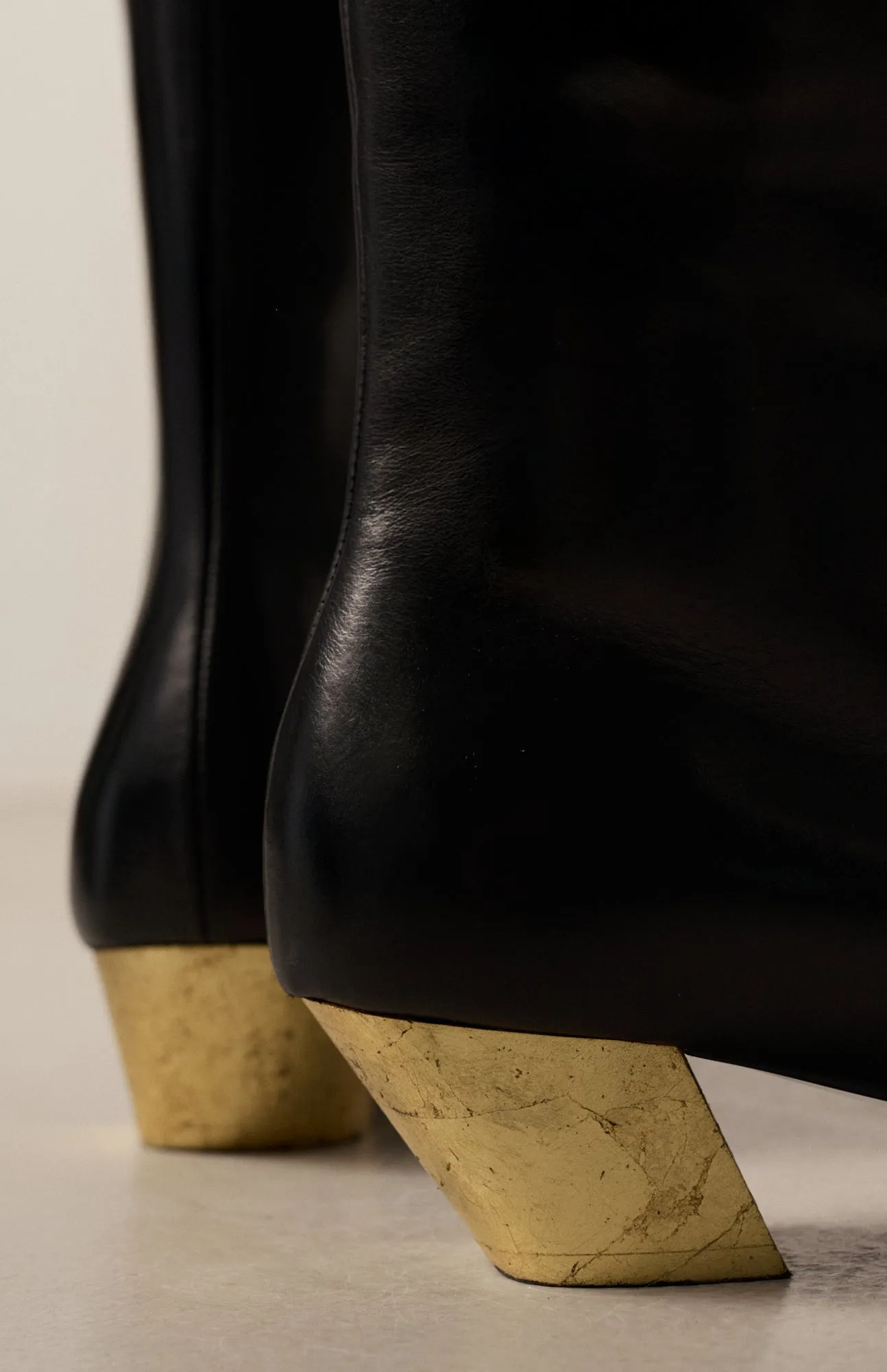 DYLAN DEEP BLACK sold by Vanda Novak product image thumbnail 2