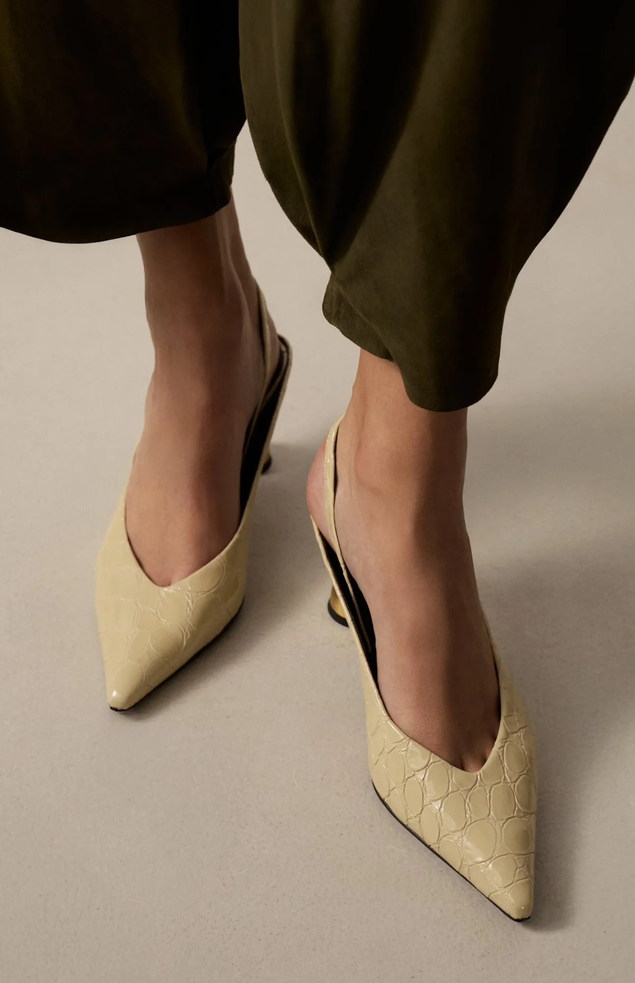 LUCY IVORY PUFFY sold by Vanda Novak product image thumbnail 2