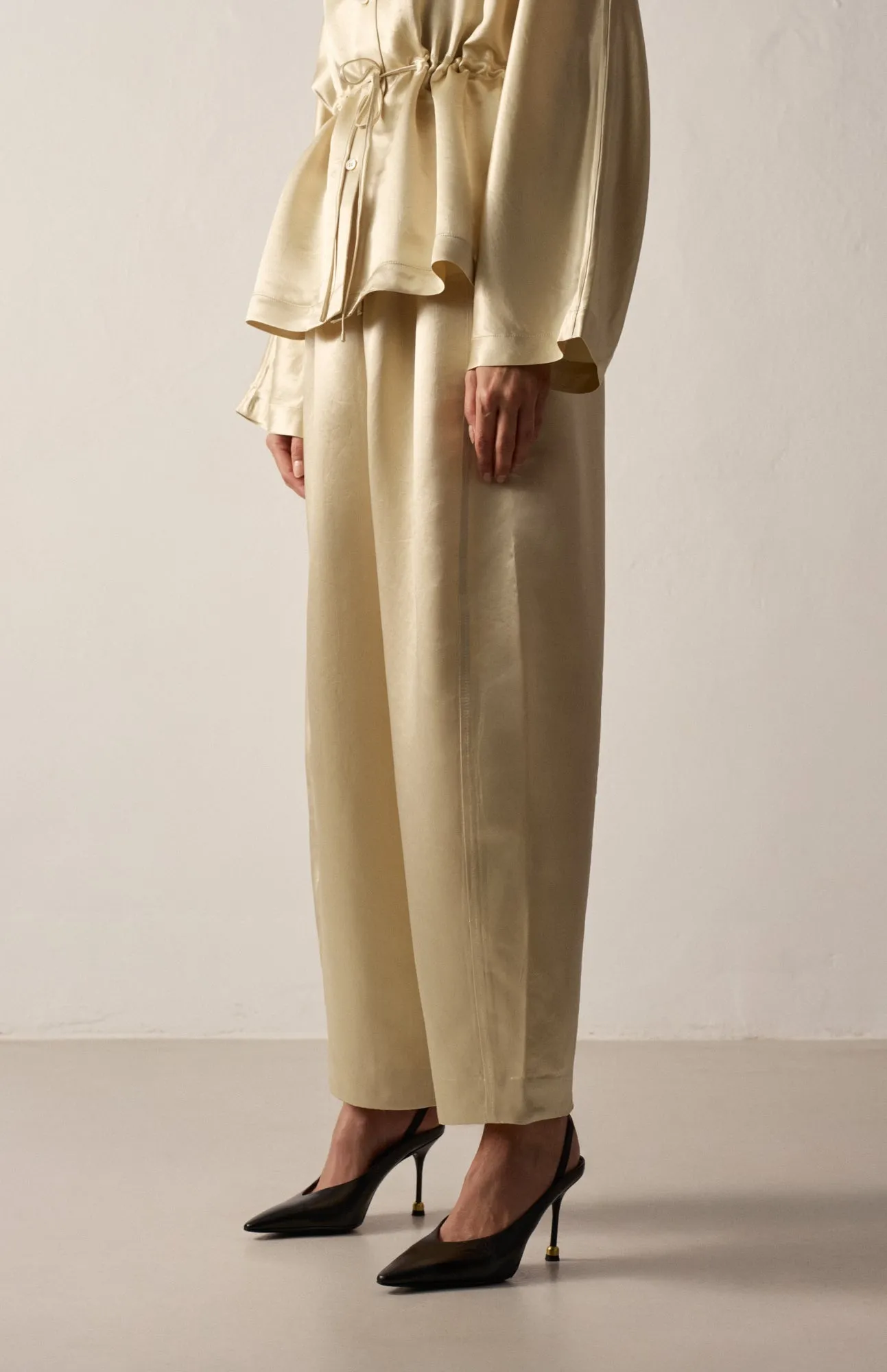 MILLY DEEP BLACK sold by Vanda Novak product image thumbnail 3