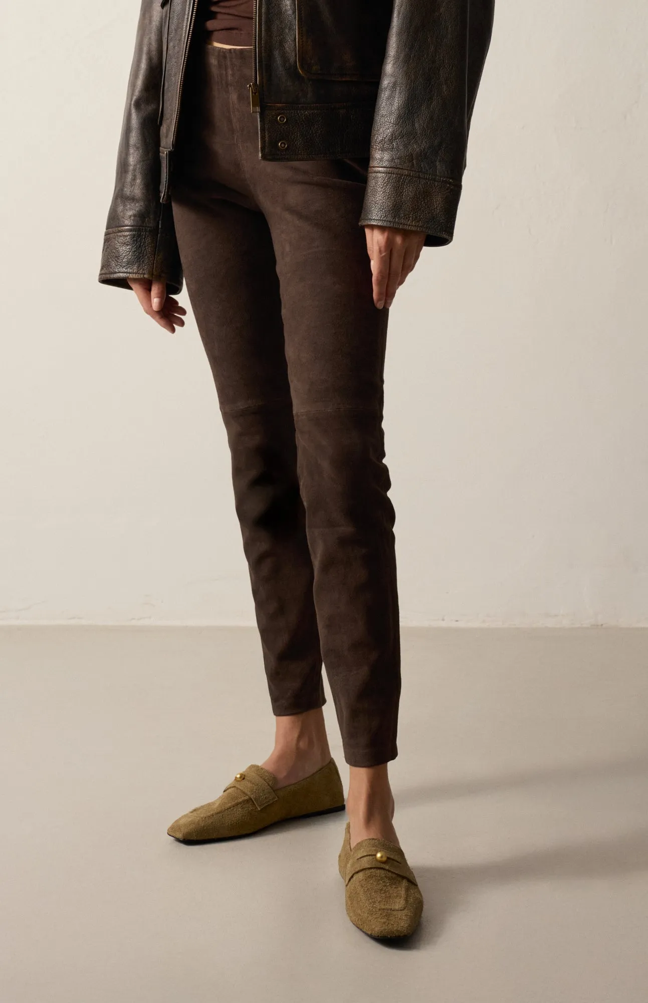 LINDA TAUPE MOUSSE sold by Vanda Novak product image thumbnail 3