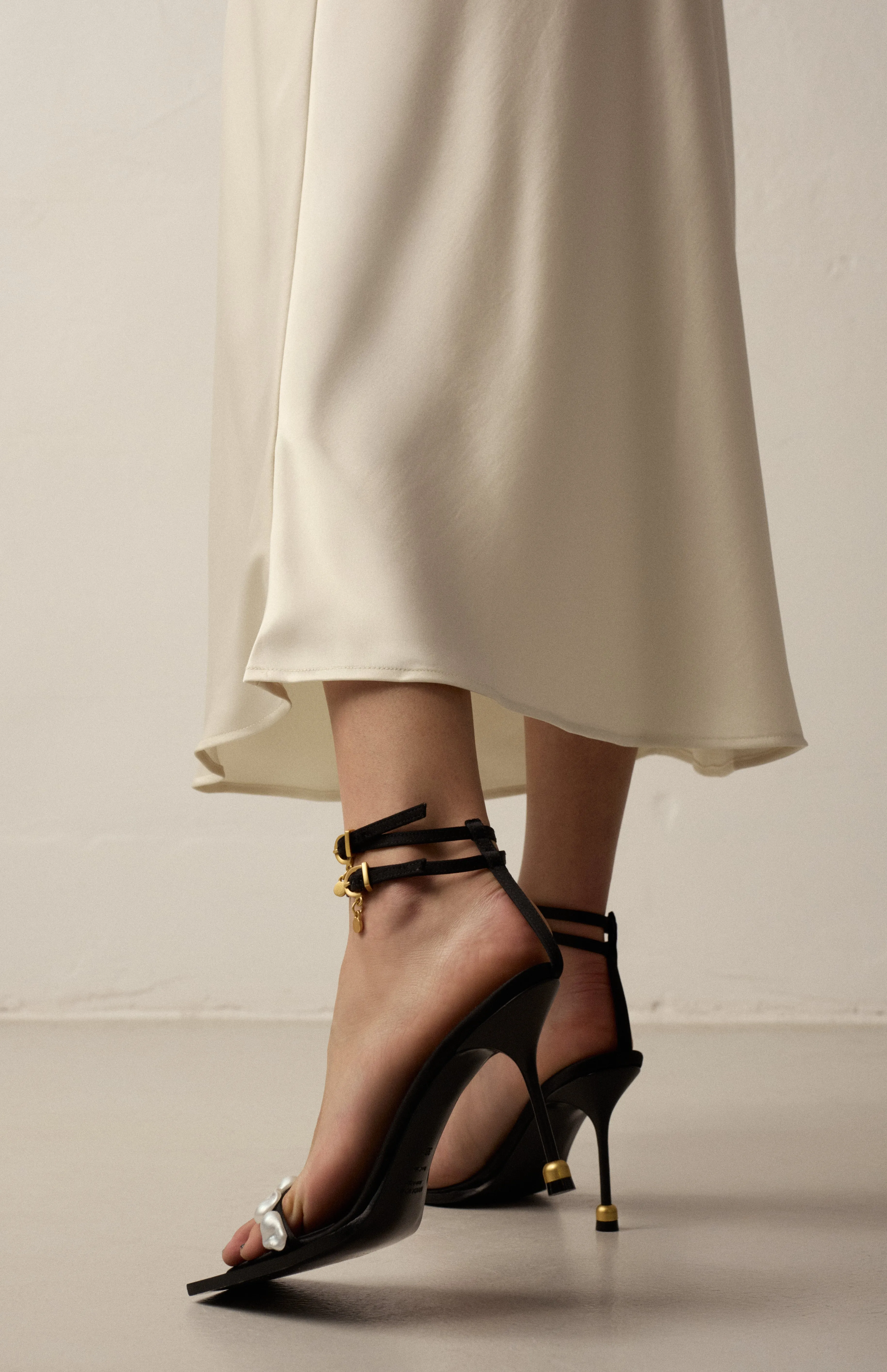 CARRIE MIDNIGHT PEARL sold by Vanda Novak product image thumbnail 4