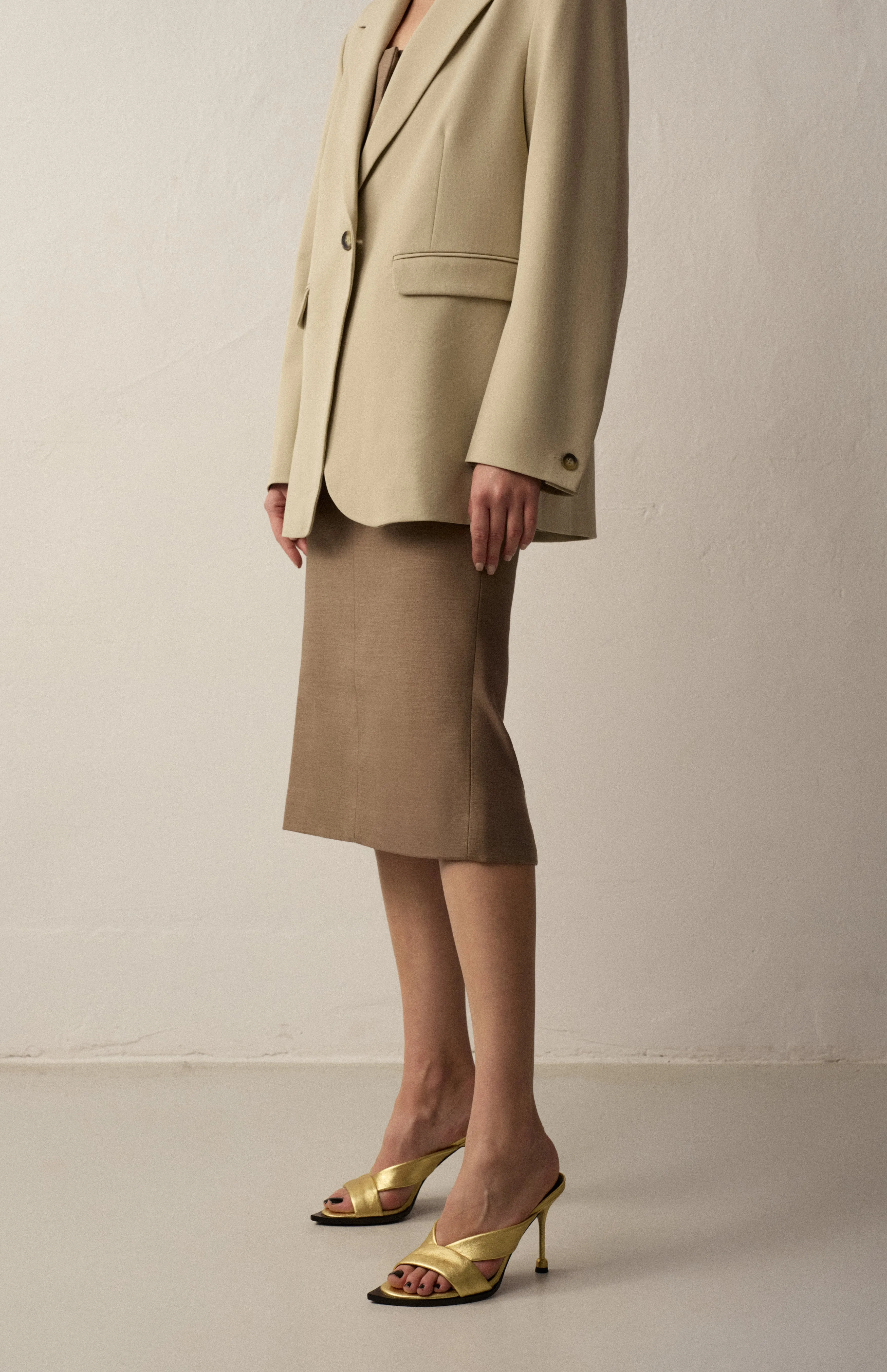 MILA PLATINUM GOLD sold by Vanda Novak product image thumbnail 3