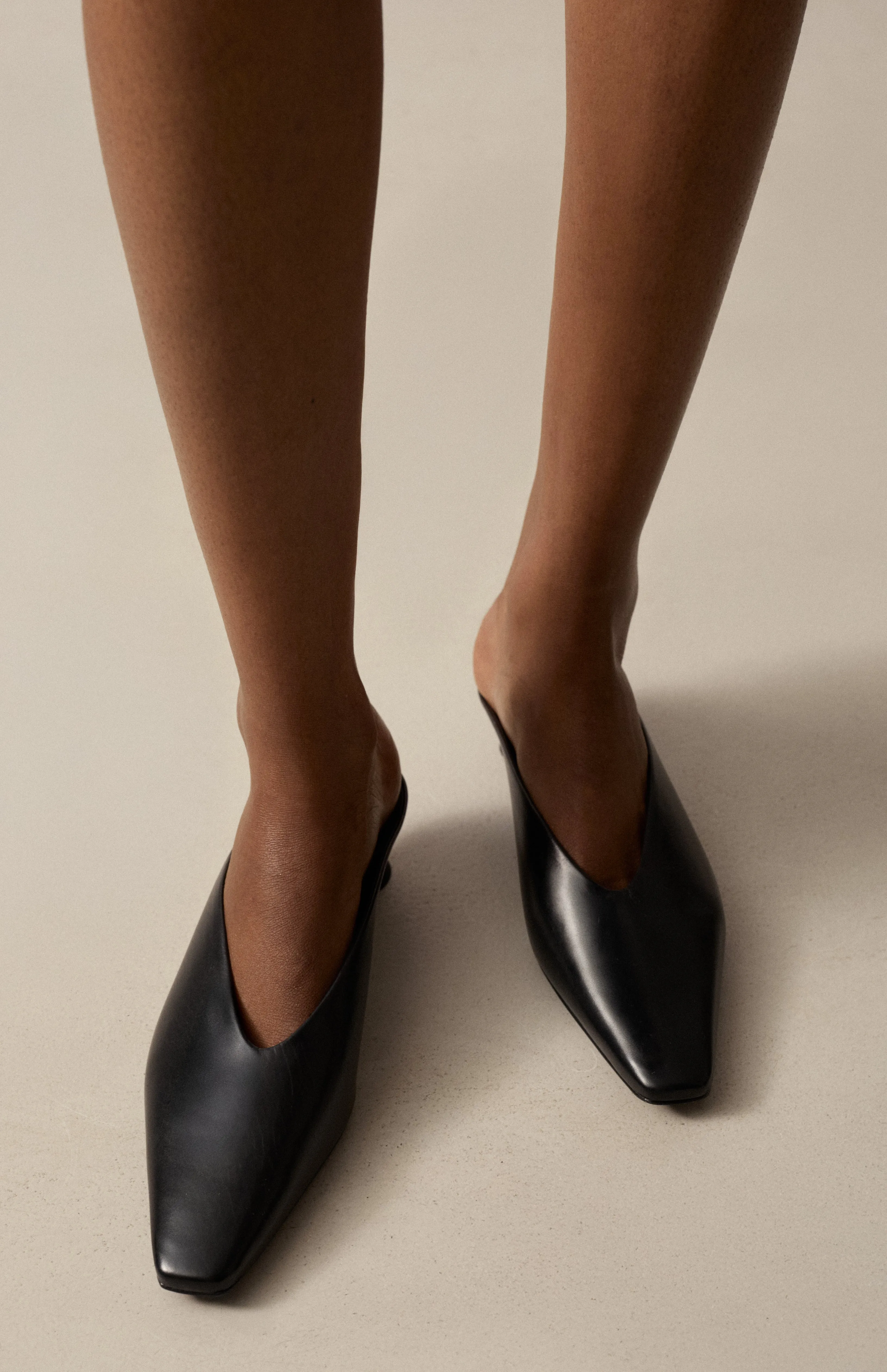 TRACY DEEP BLACK sold by Vanda Novak product image thumbnail 2