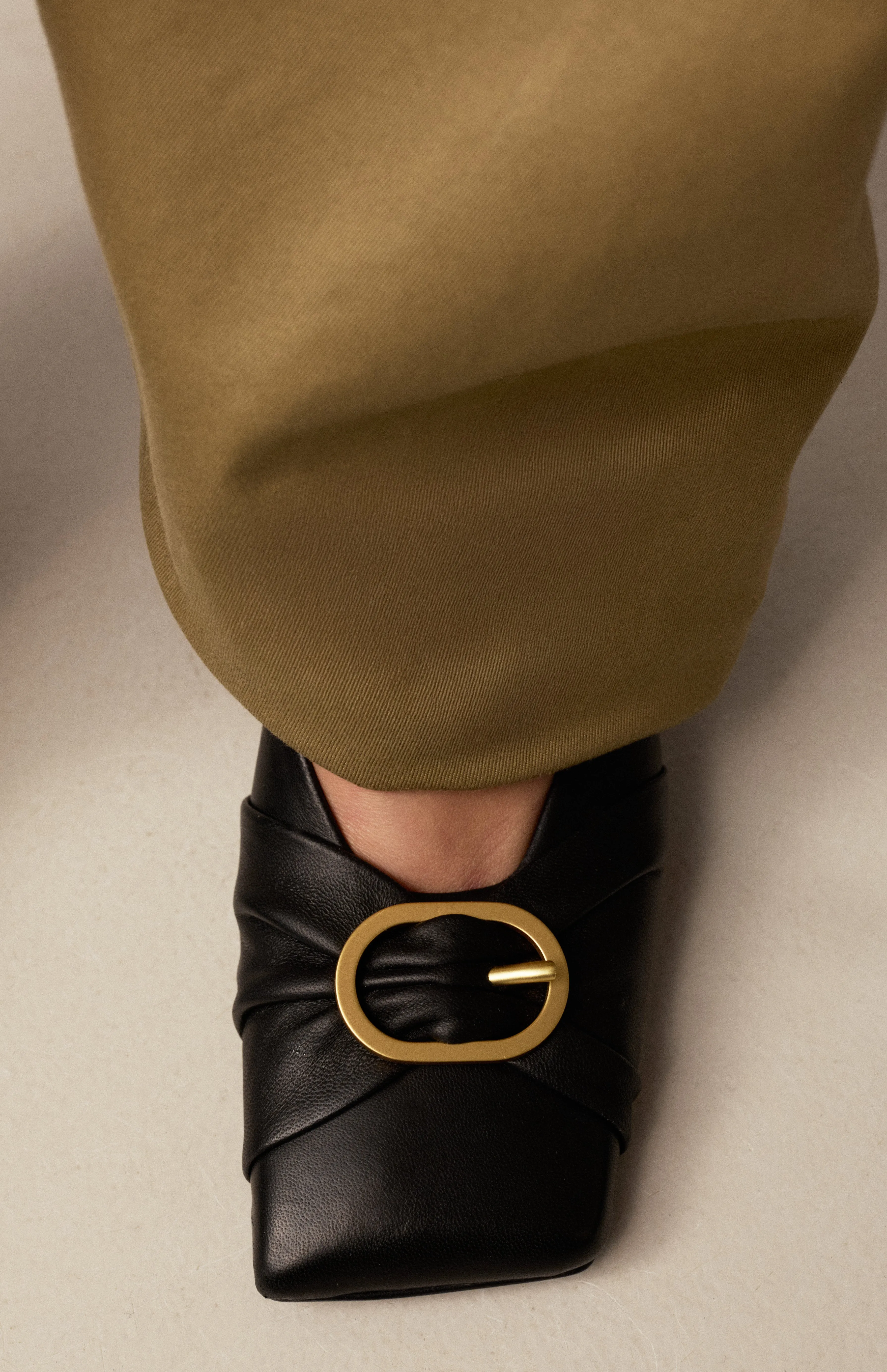 AMANDA DEEP BLACK sold by Vanda Novak product image thumbnail 2