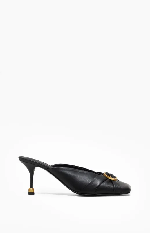 AMANDA DEEP BLACK sold by Vanda Novak