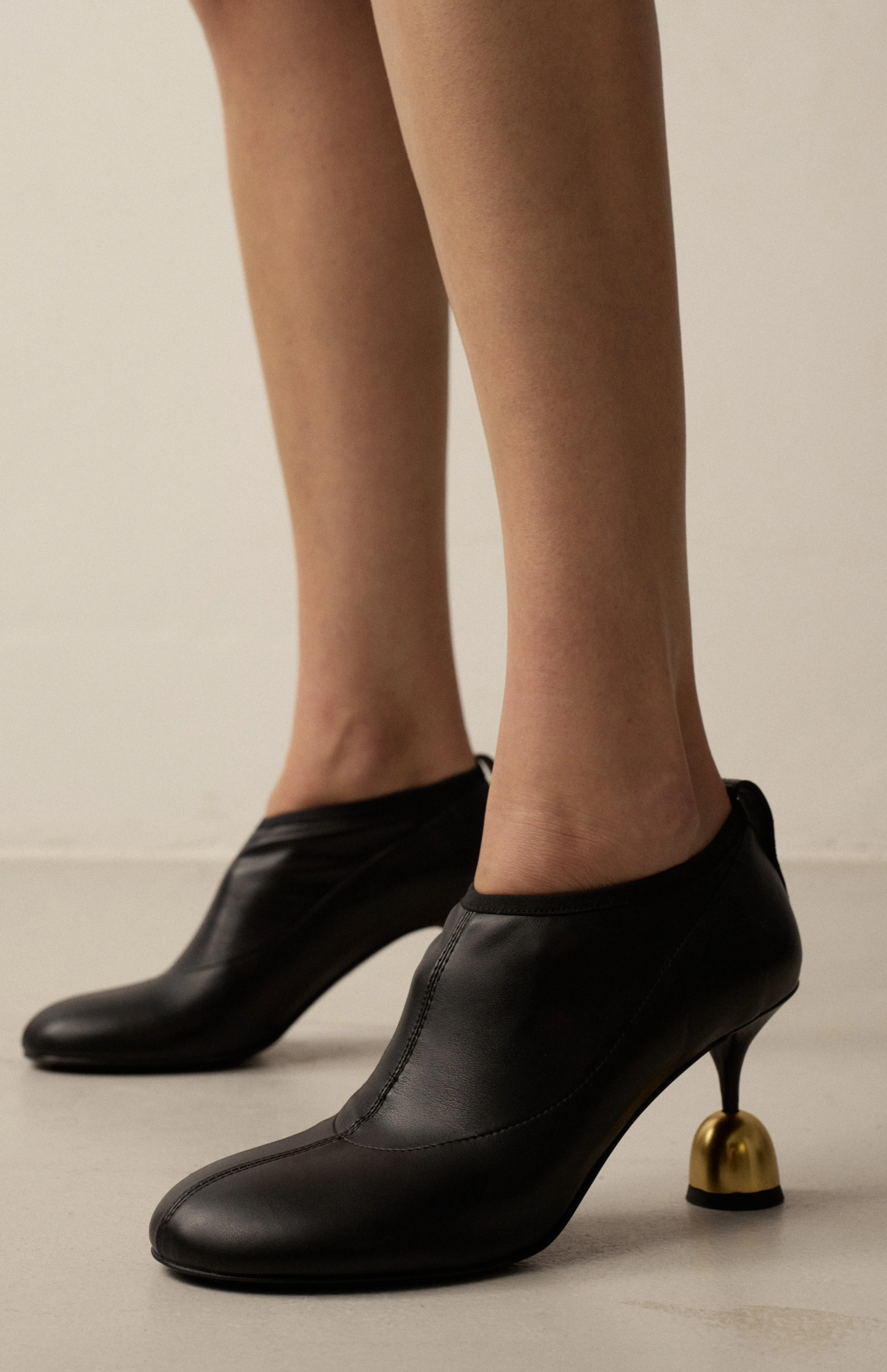 ANDY DEEP BLACK sold by Vanda Novak product image thumbnail 2