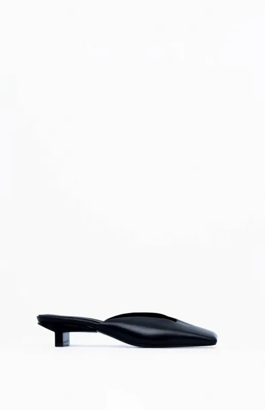 CAMILLA DEEP BLACK made by Vanda Novak