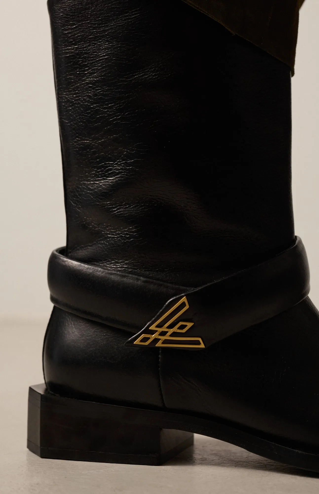 ZOEY DEEP BLACK sold by Vanda Novak product image thumbnail 5