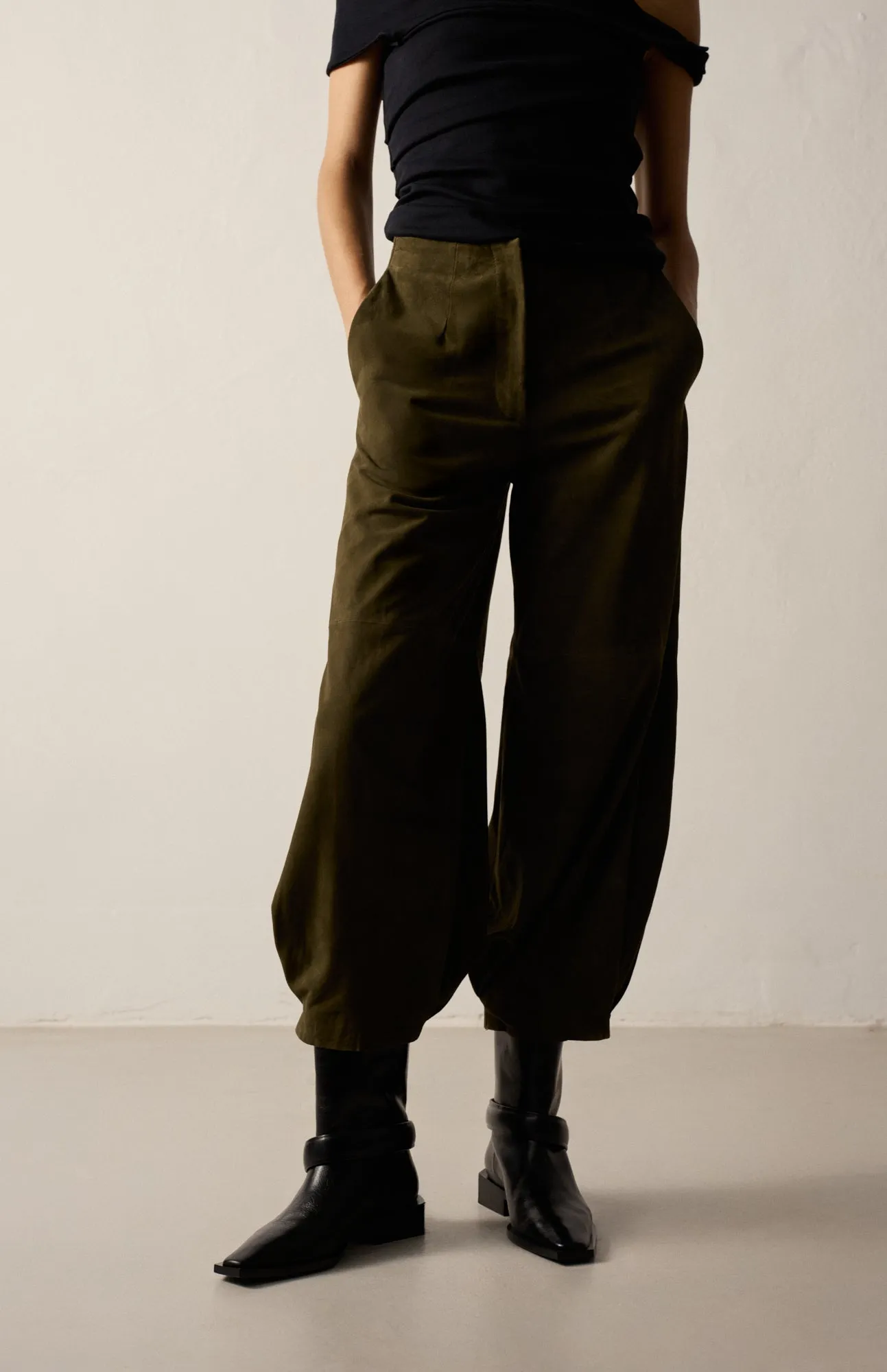 ZOEY DEEP BLACK sold by Vanda Novak product image thumbnail 4