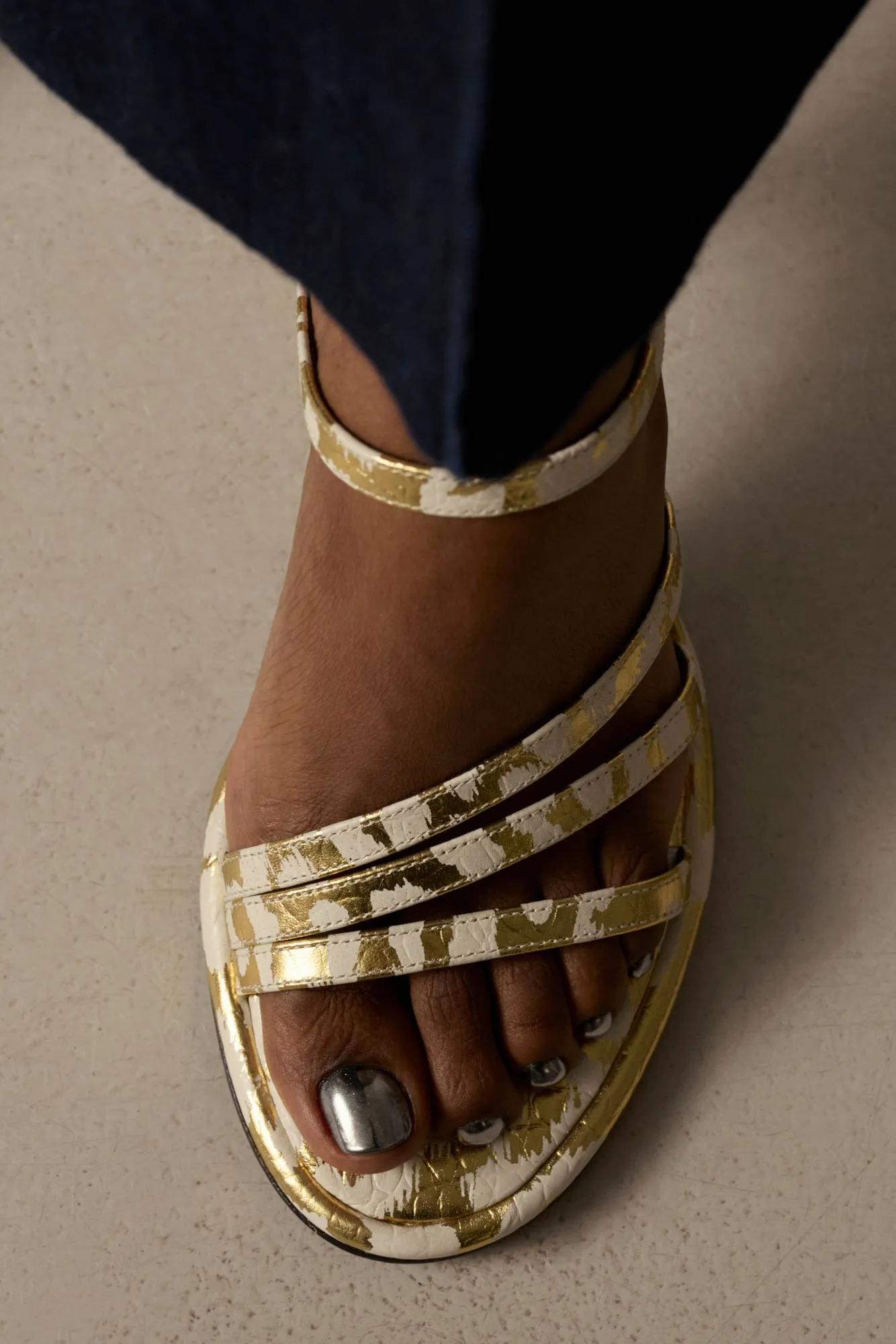 IRIS WHITE LEOPARD sold by Vanda Novak product image thumbnail 3