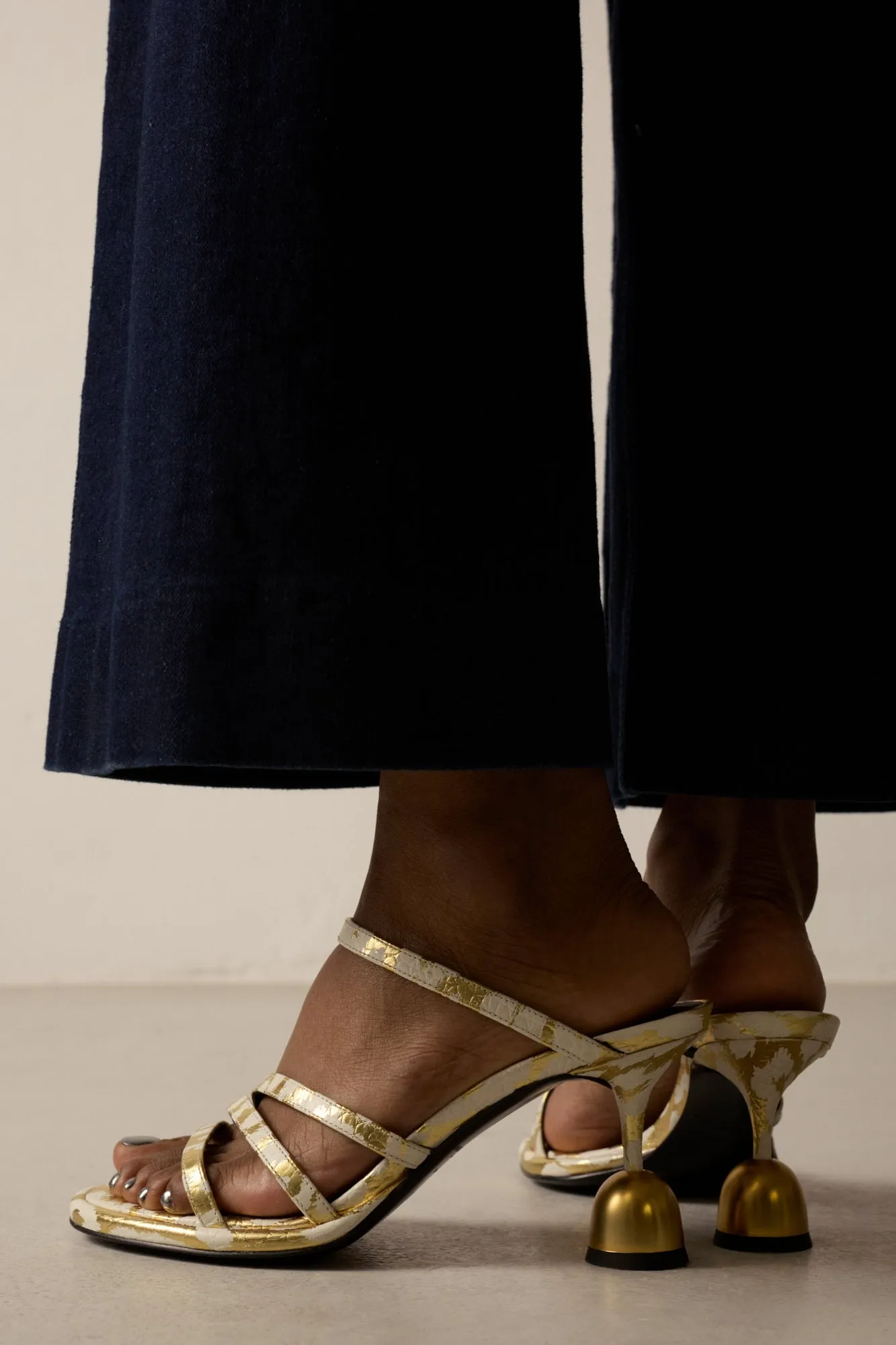 IRIS WHITE LEOPARD sold by Vanda Novak product image thumbnail 2