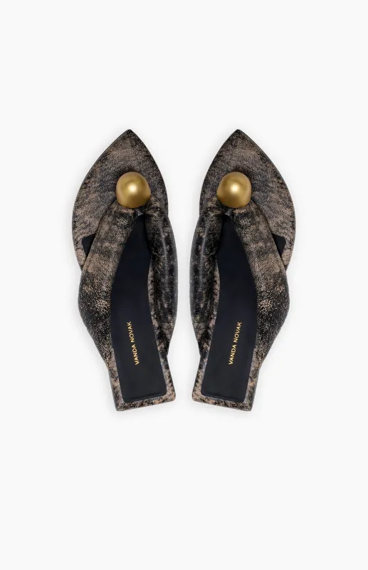 FLORENCE FADING BLACK made by Vanda Novak