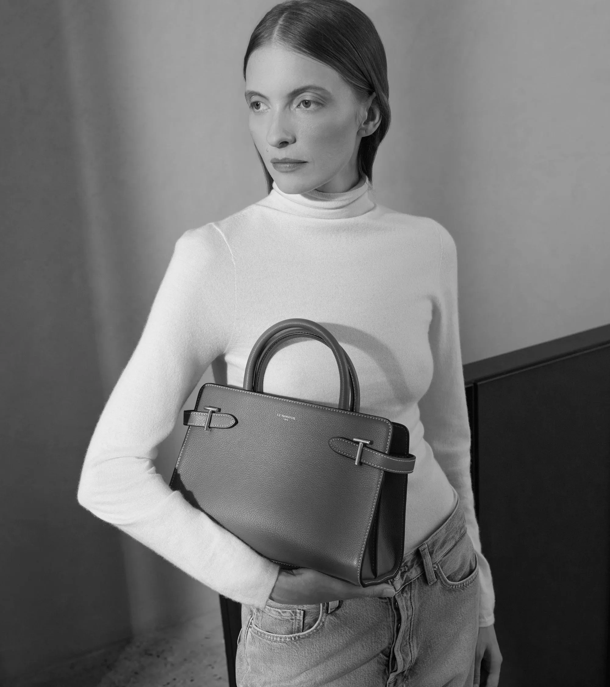 Emilie medium-sized handbag in grained leather sold by Le Tanneur product image thumbnail 2